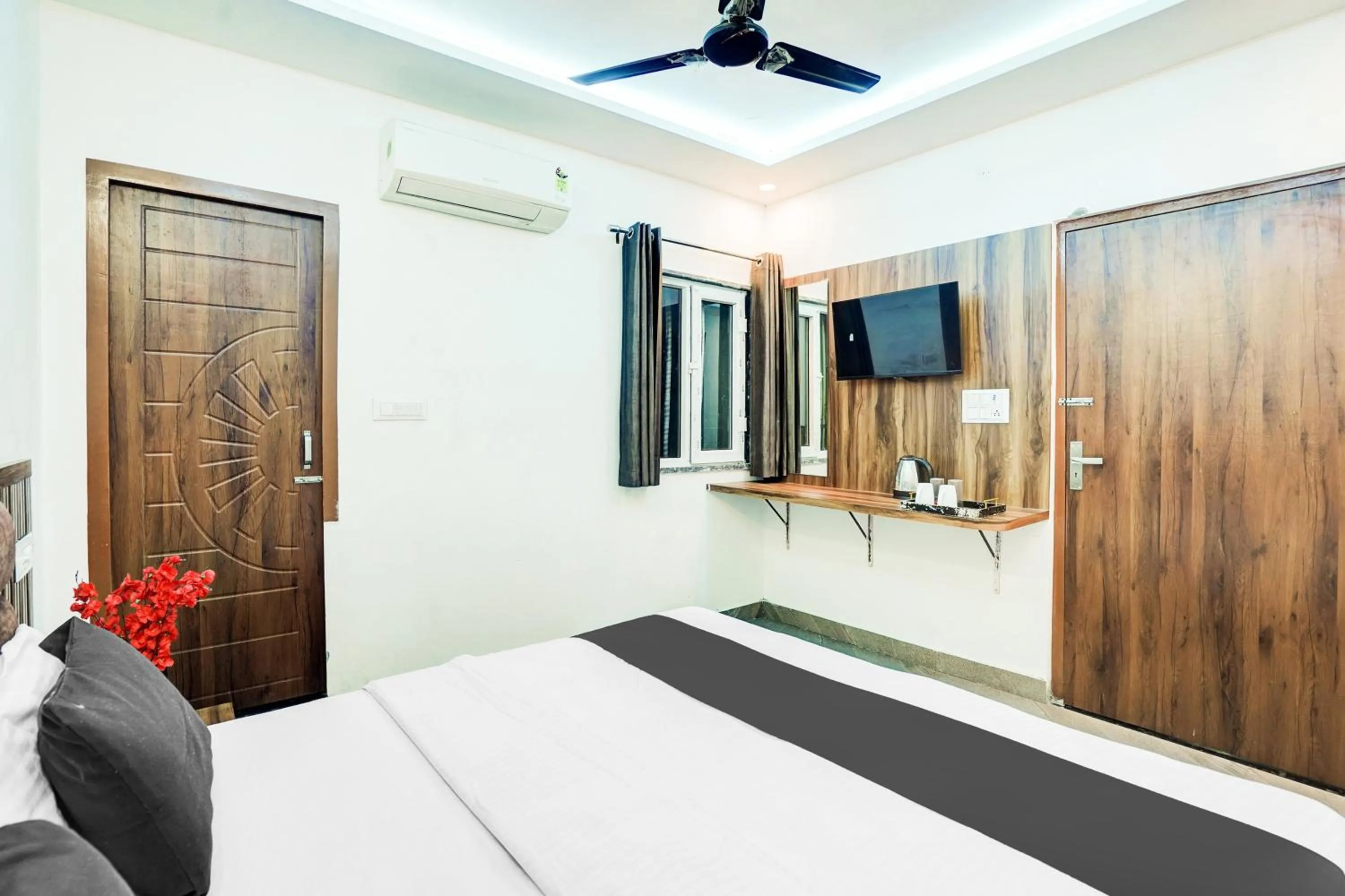 Bedroom, Bed in Hotel O Sunrakh Road Vrindavan Formerly Ganga Residency