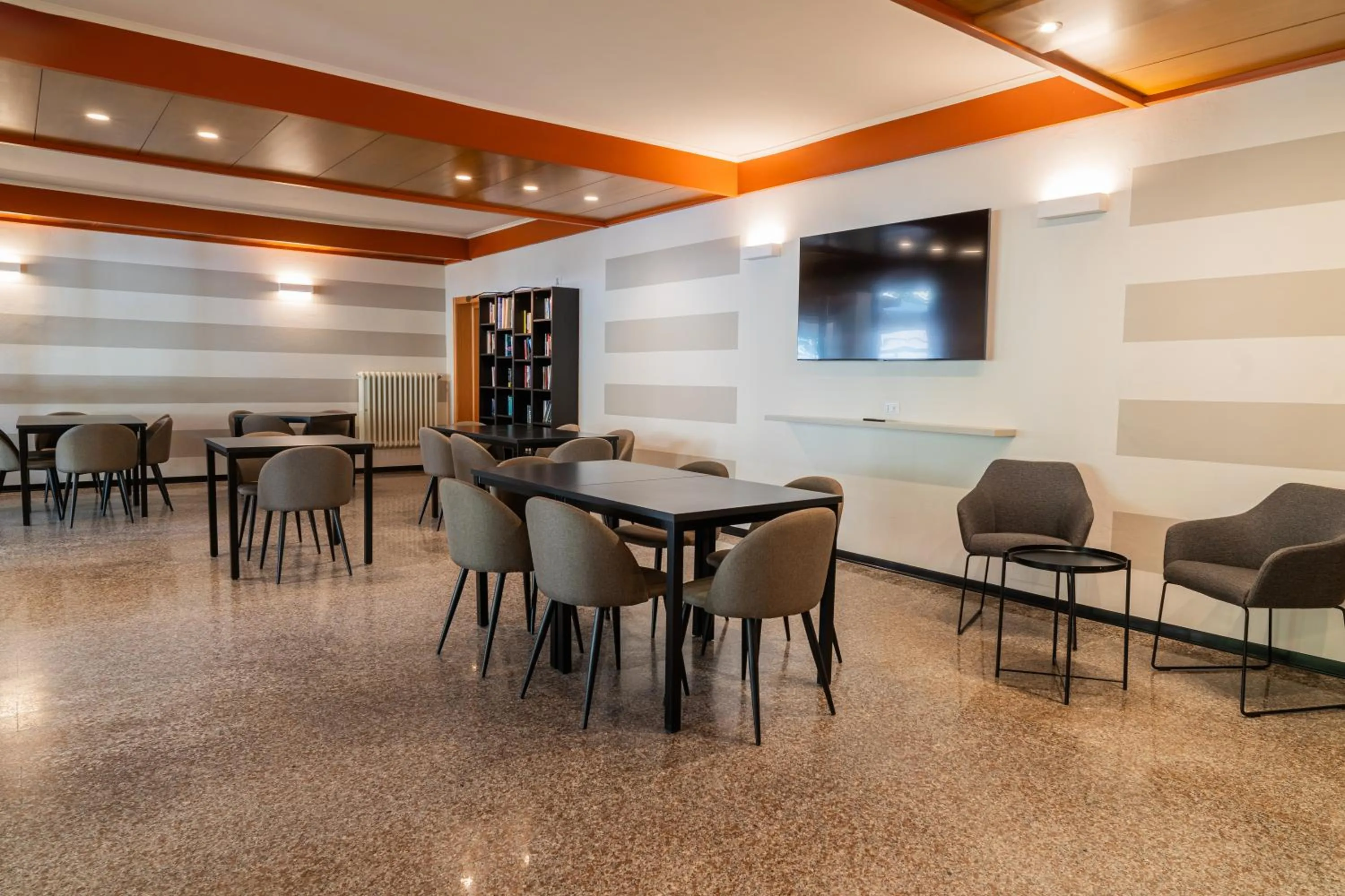 Communal lounge/ TV room in Hotel Ondina e Milazzo