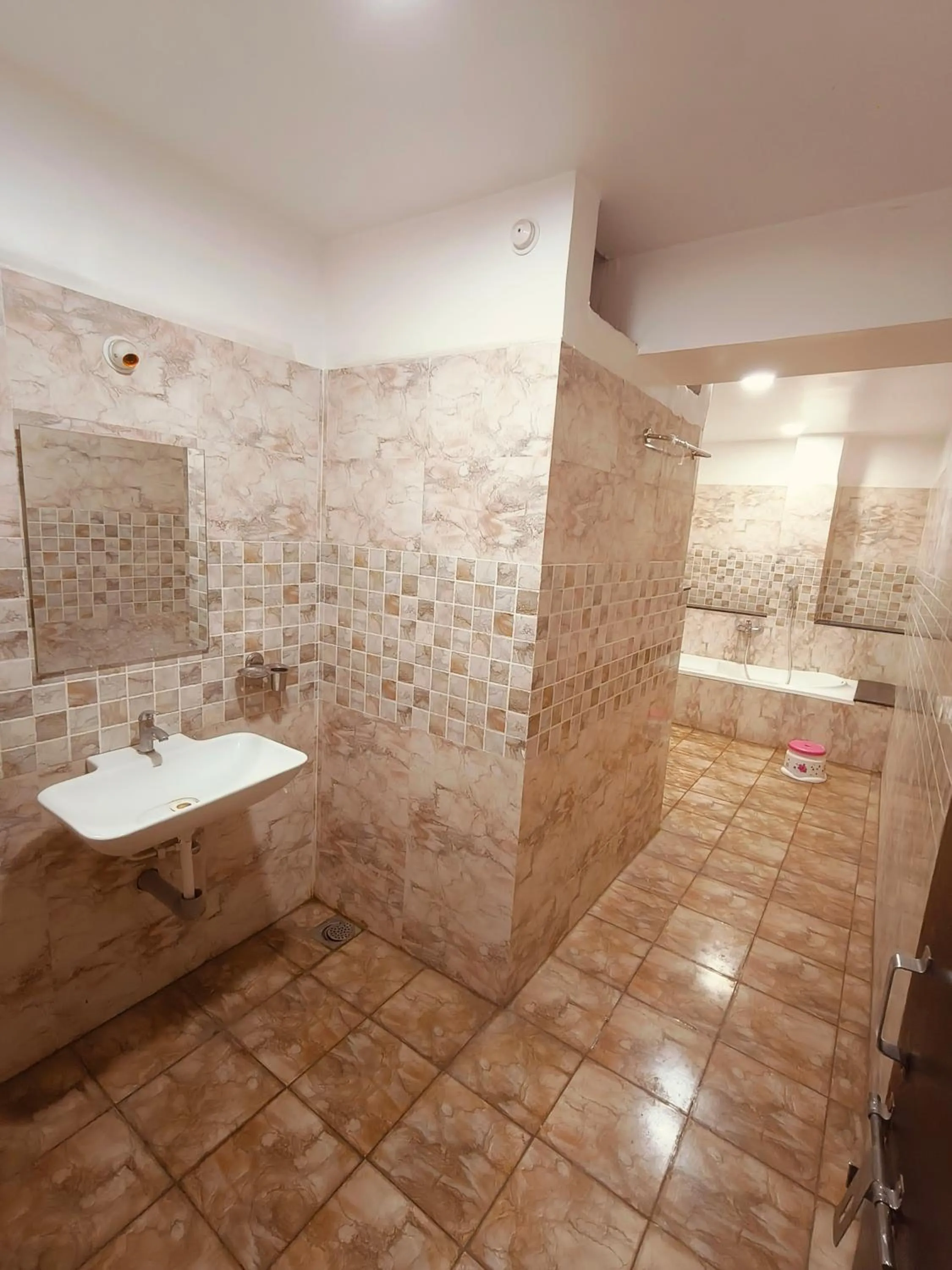 Toilet in HOTEL MUSHAK by BAPPA PALACE