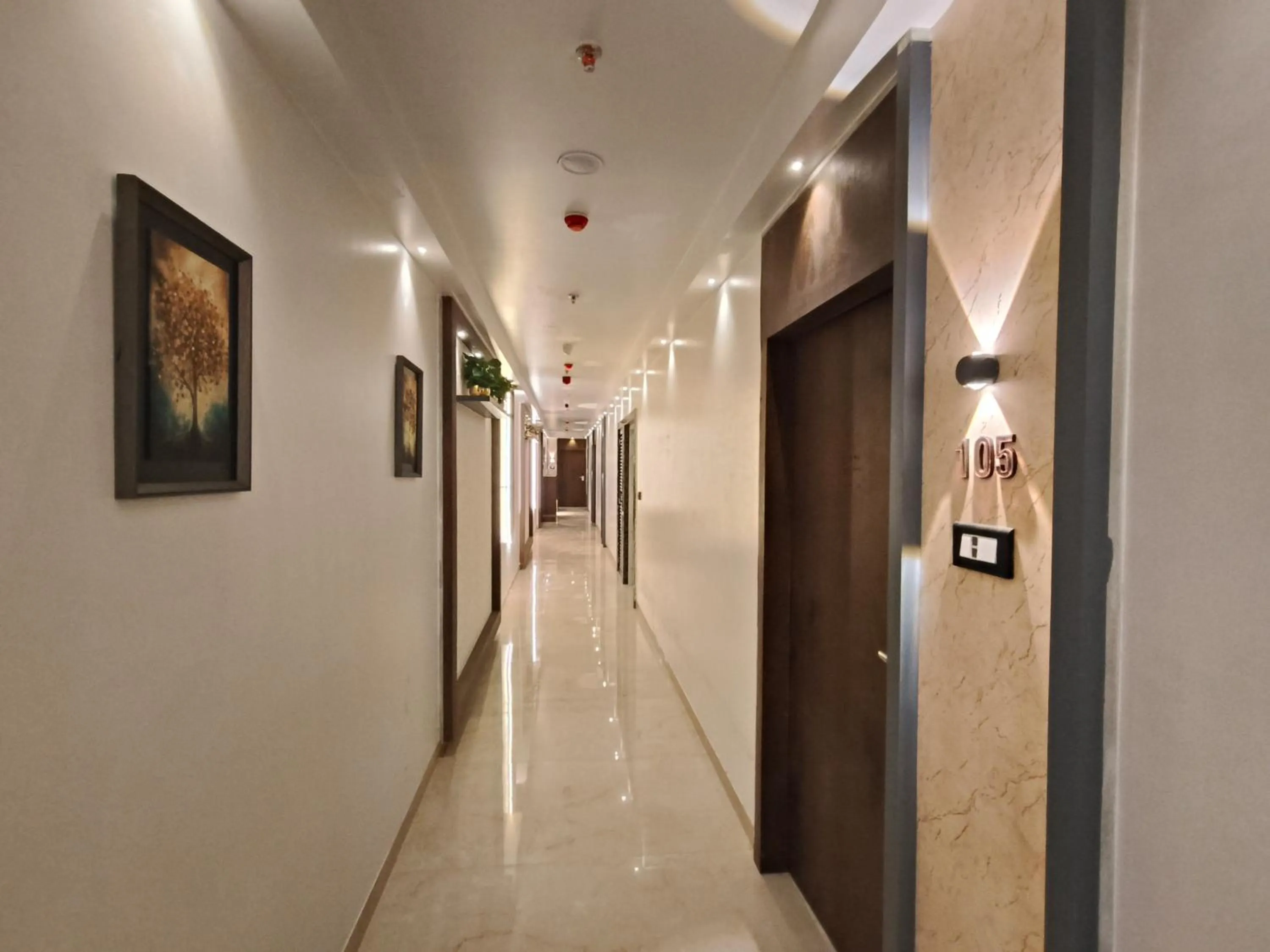 Lobby or reception in Hotel Sonesta Suites - Thane
