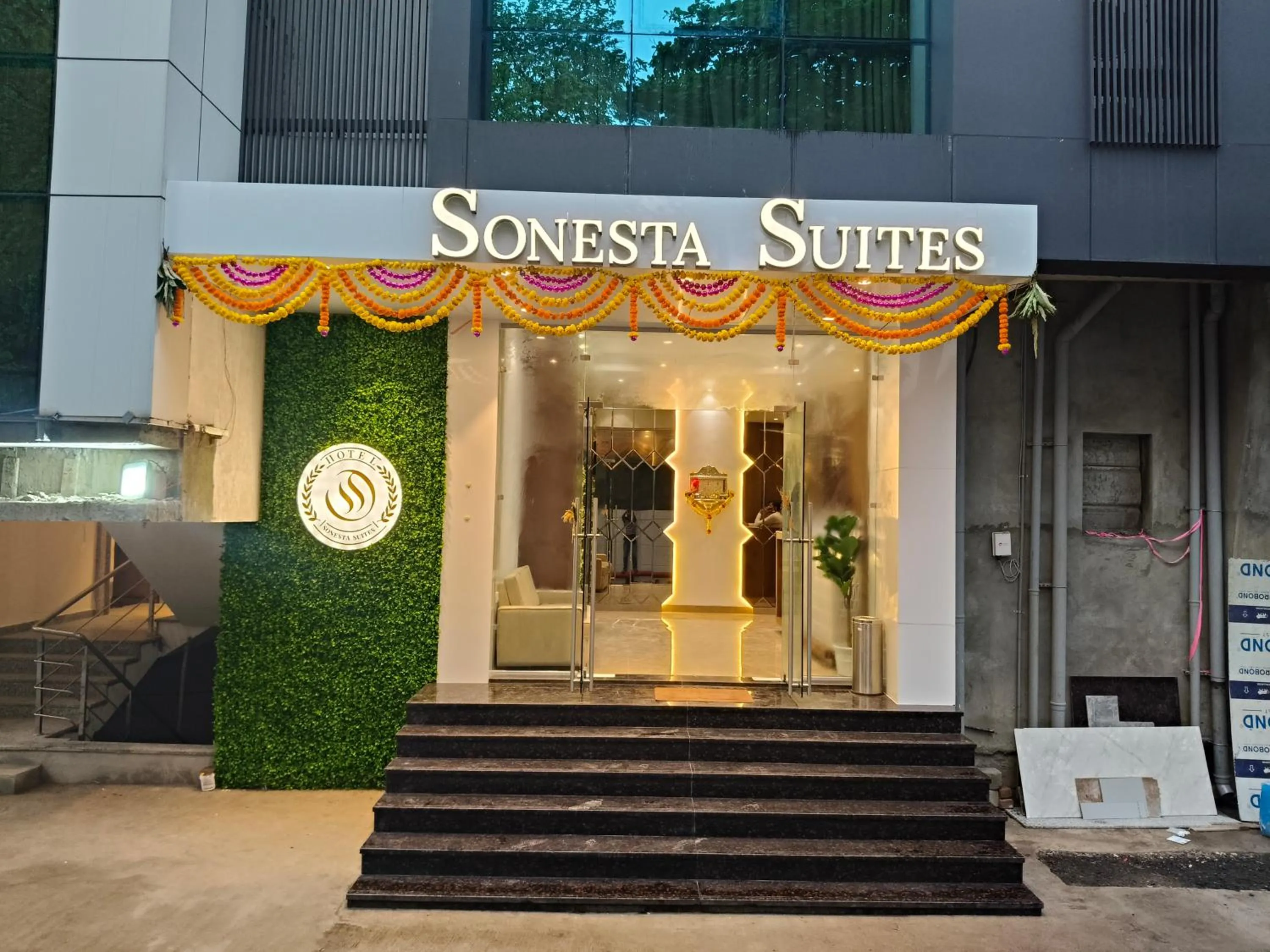 Facade/entrance in Hotel Sonesta Suites - Thane