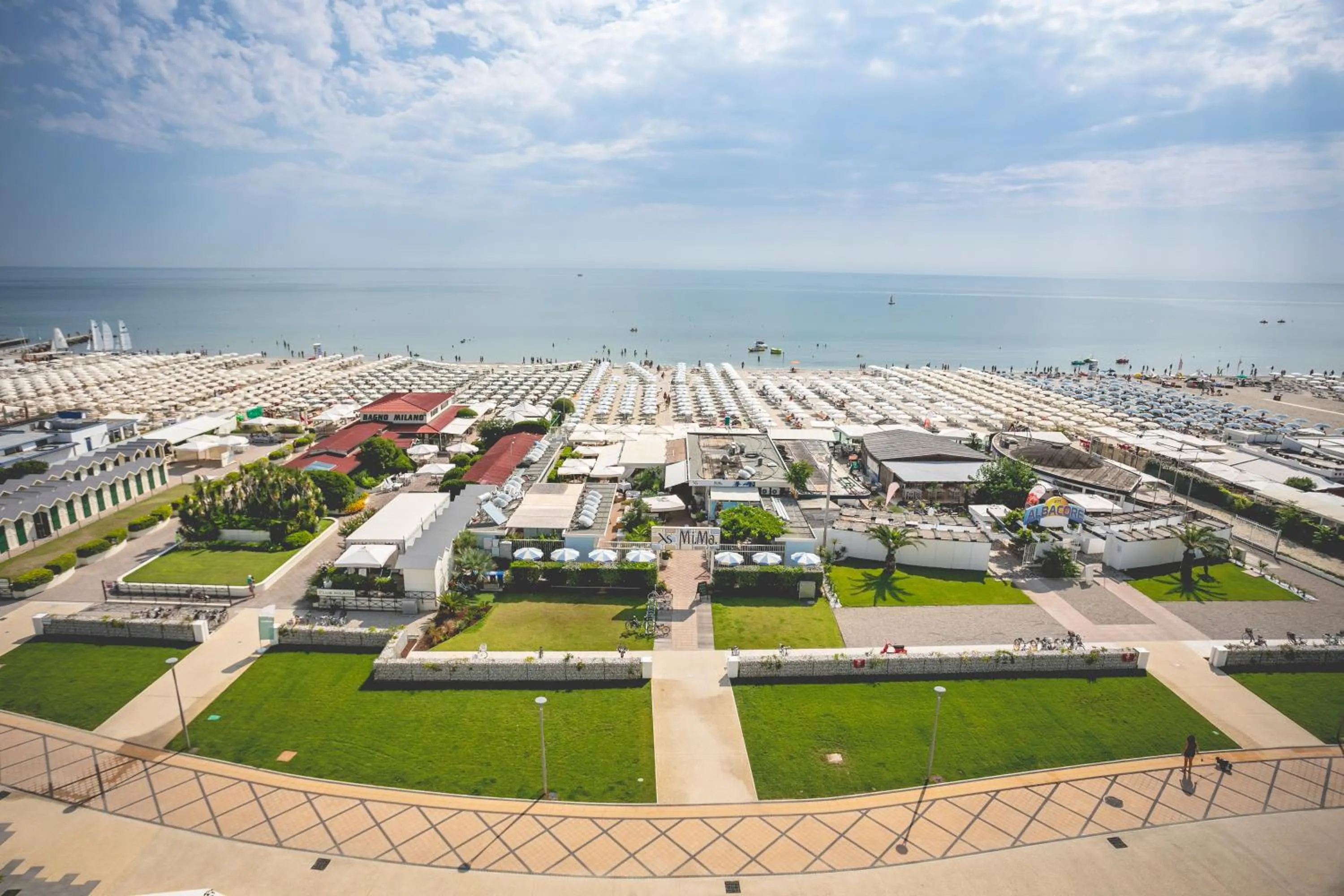 Sea view in Hotel Baya - in centro, sul mare