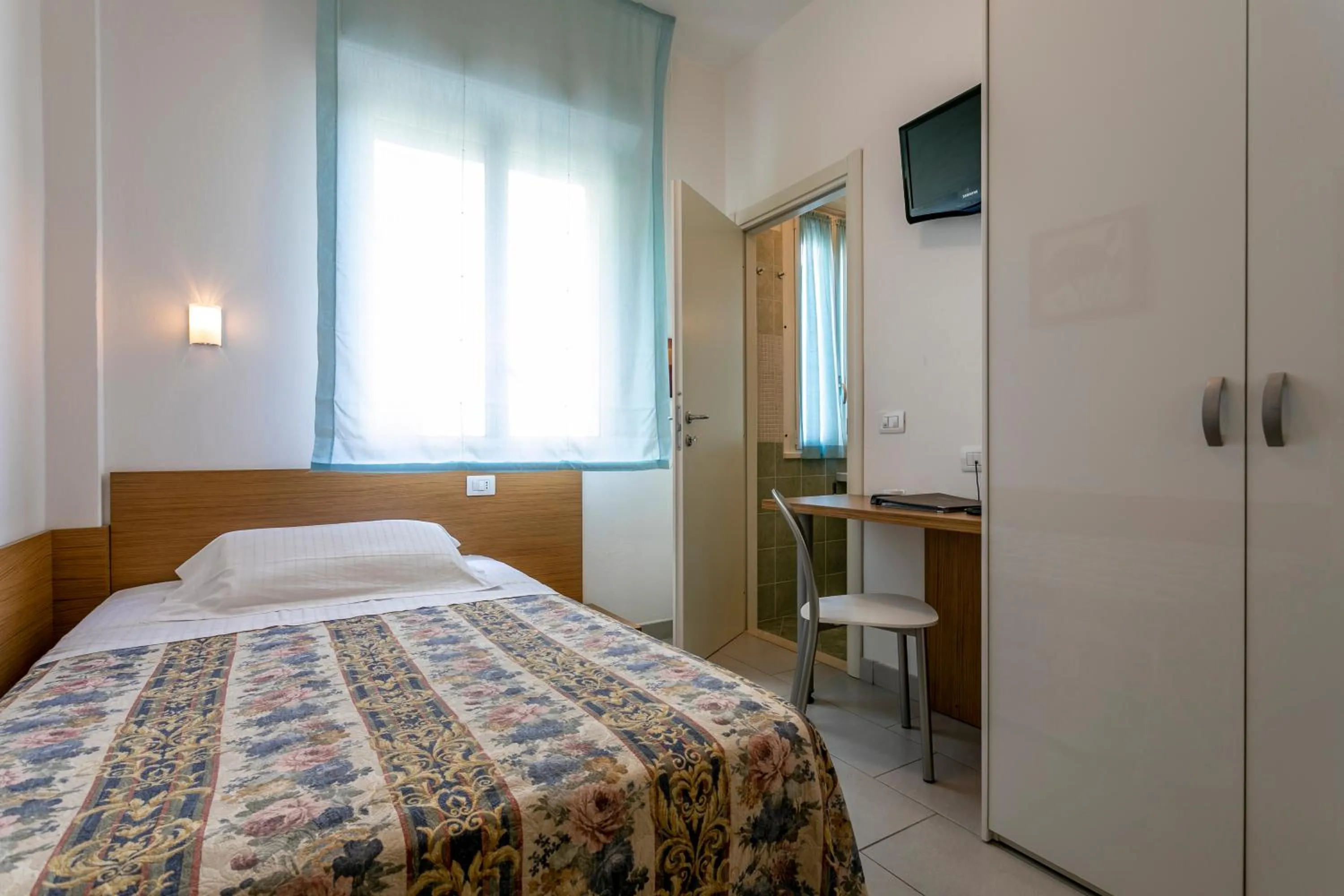 Bed in Hotel Baya - in centro, sul mare
