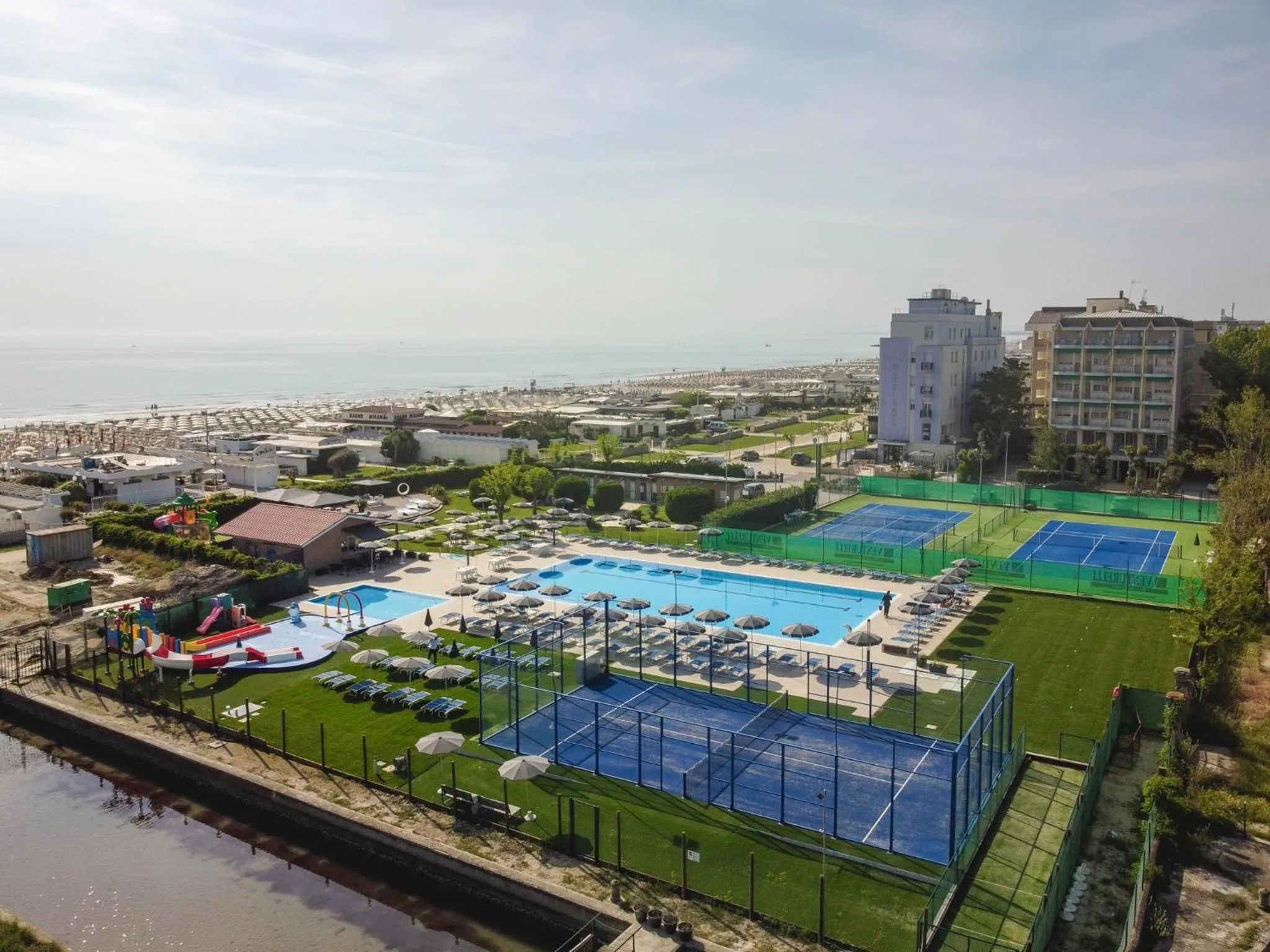 Swimming pool in Hotel Baya - in centro, sul mare