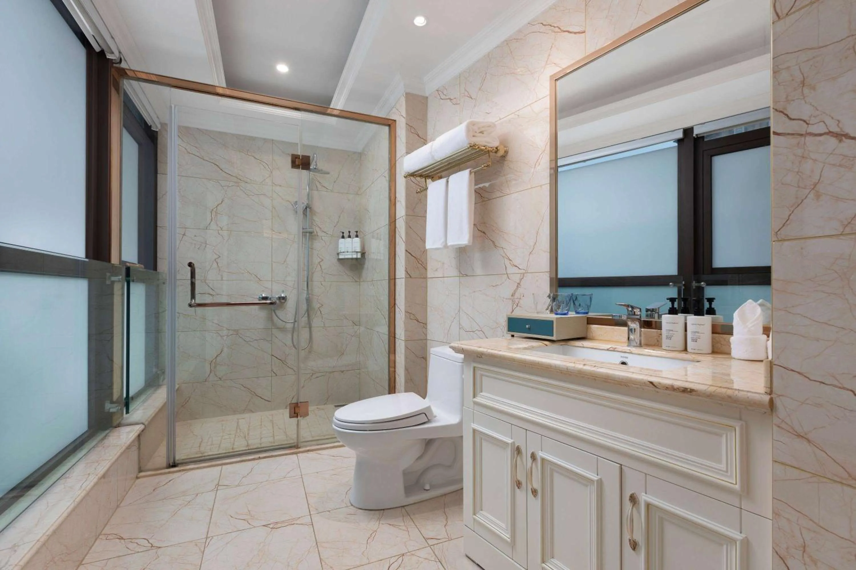 Bathroom in Days Inn by Wyndham Chongqing Jiulongpo