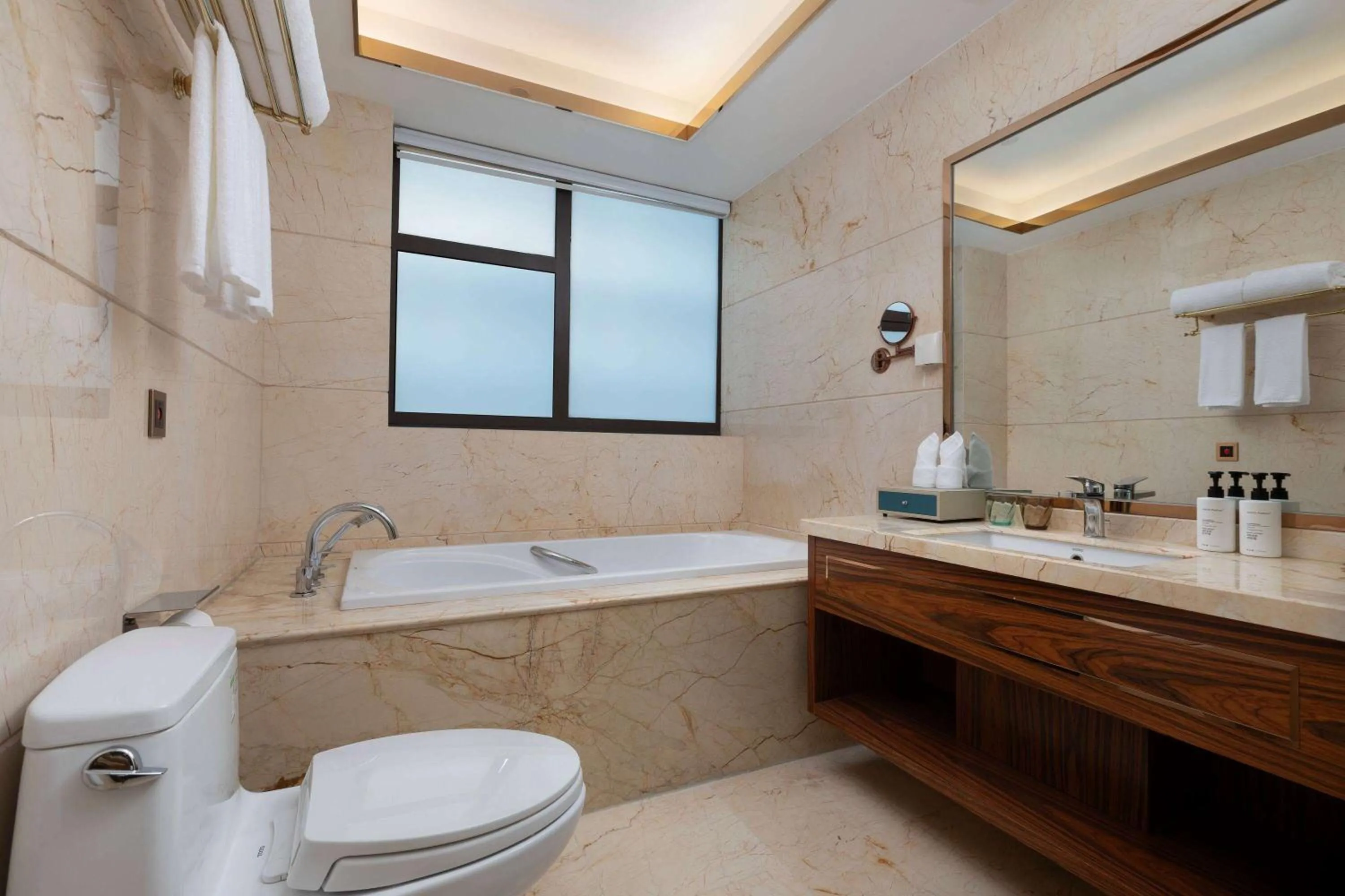 Bathroom in Days Inn by Wyndham Chongqing Jiulongpo
