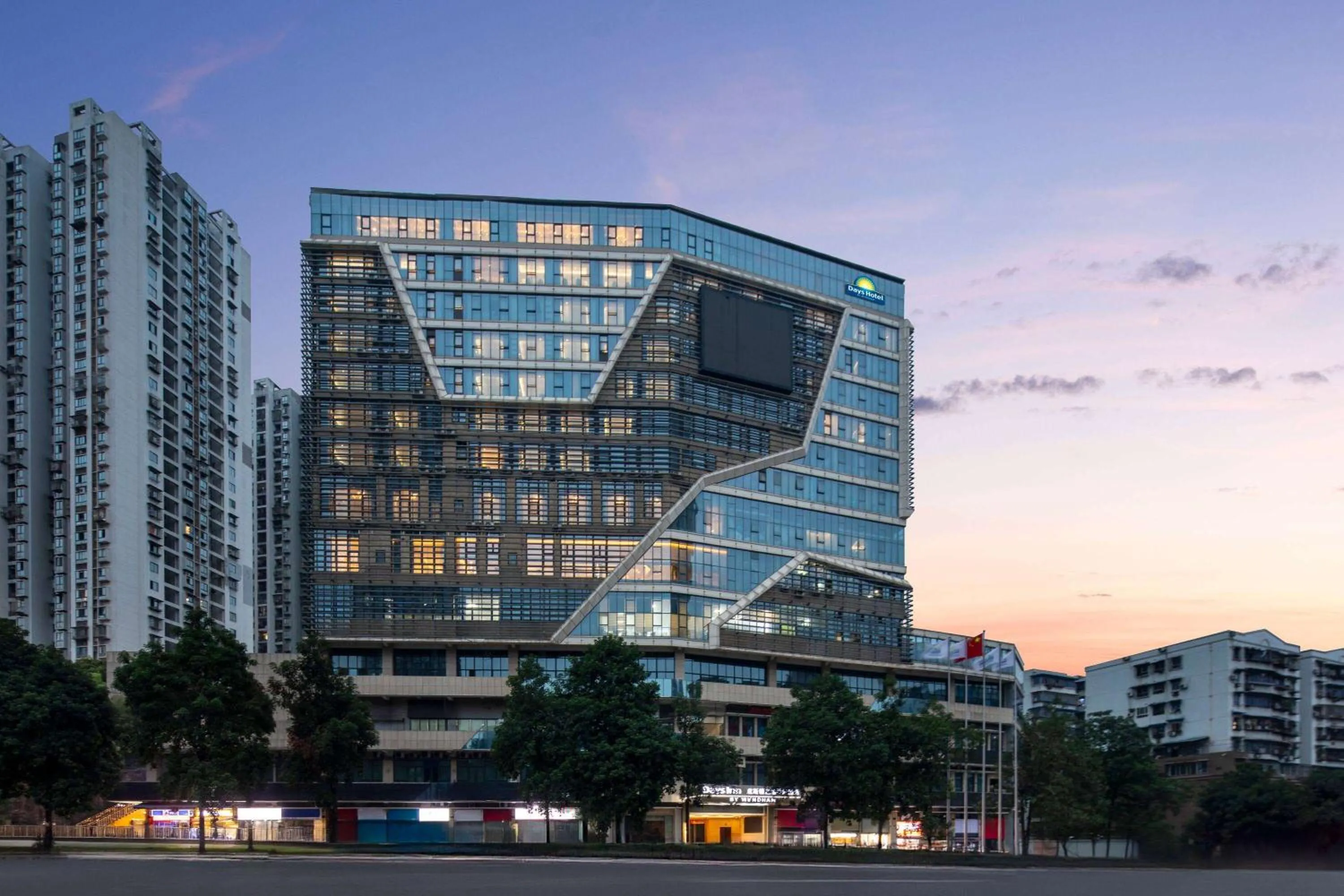 Property building in Days Inn by Wyndham Chongqing Jiulongpo