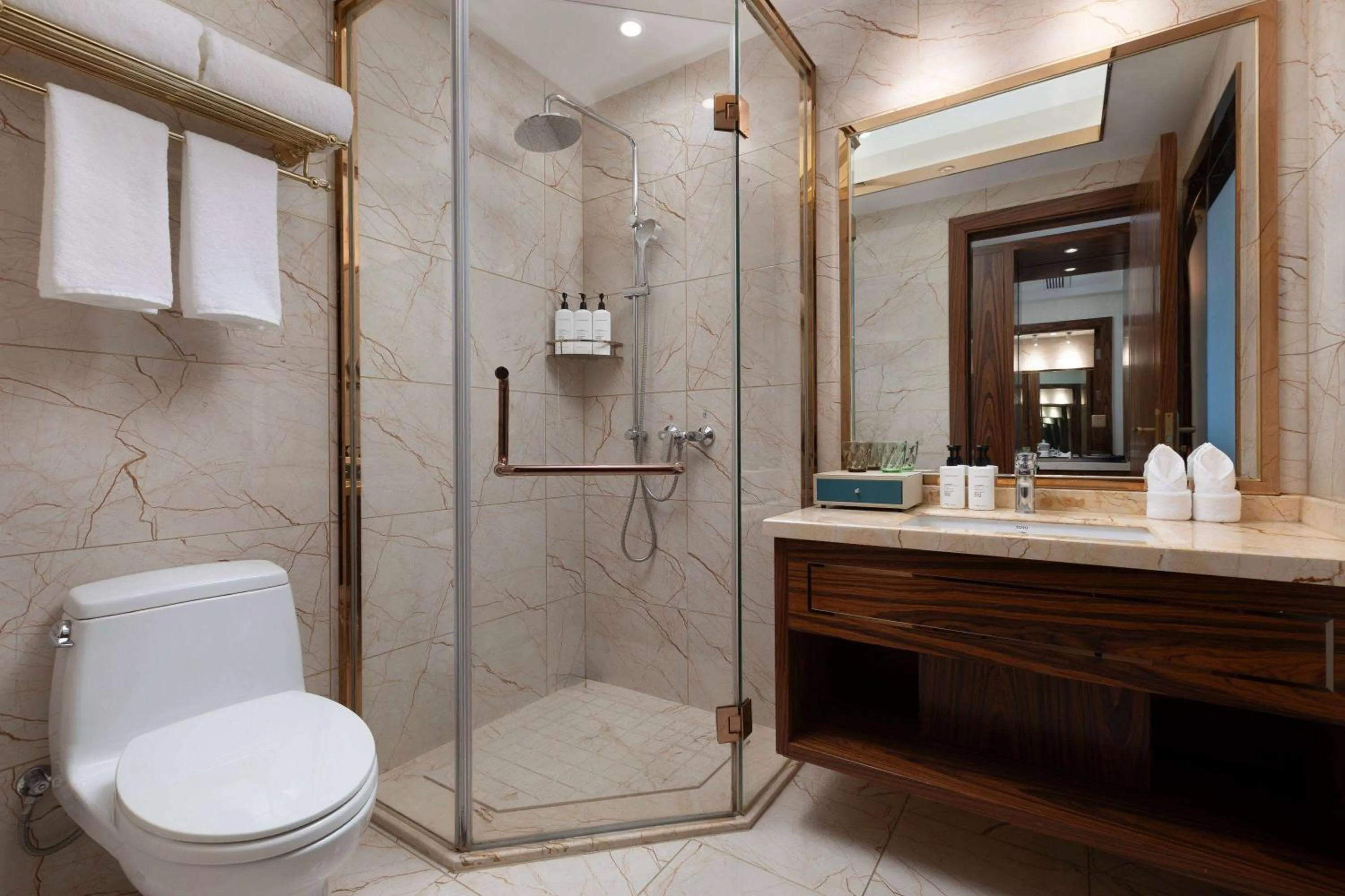 Bathroom in Days Inn by Wyndham Chongqing Jiulongpo