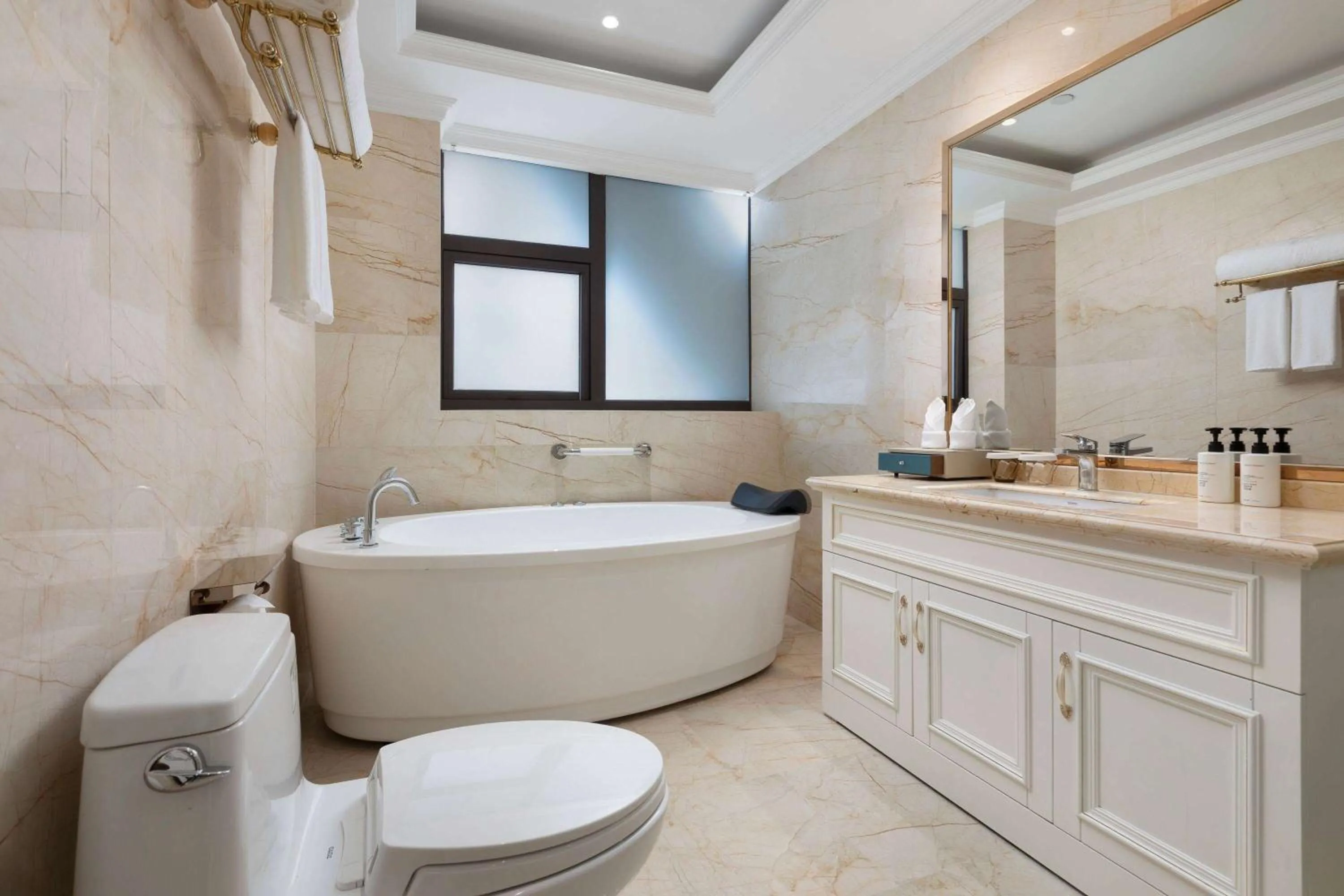 Bathroom in Days Inn by Wyndham Chongqing Jiulongpo