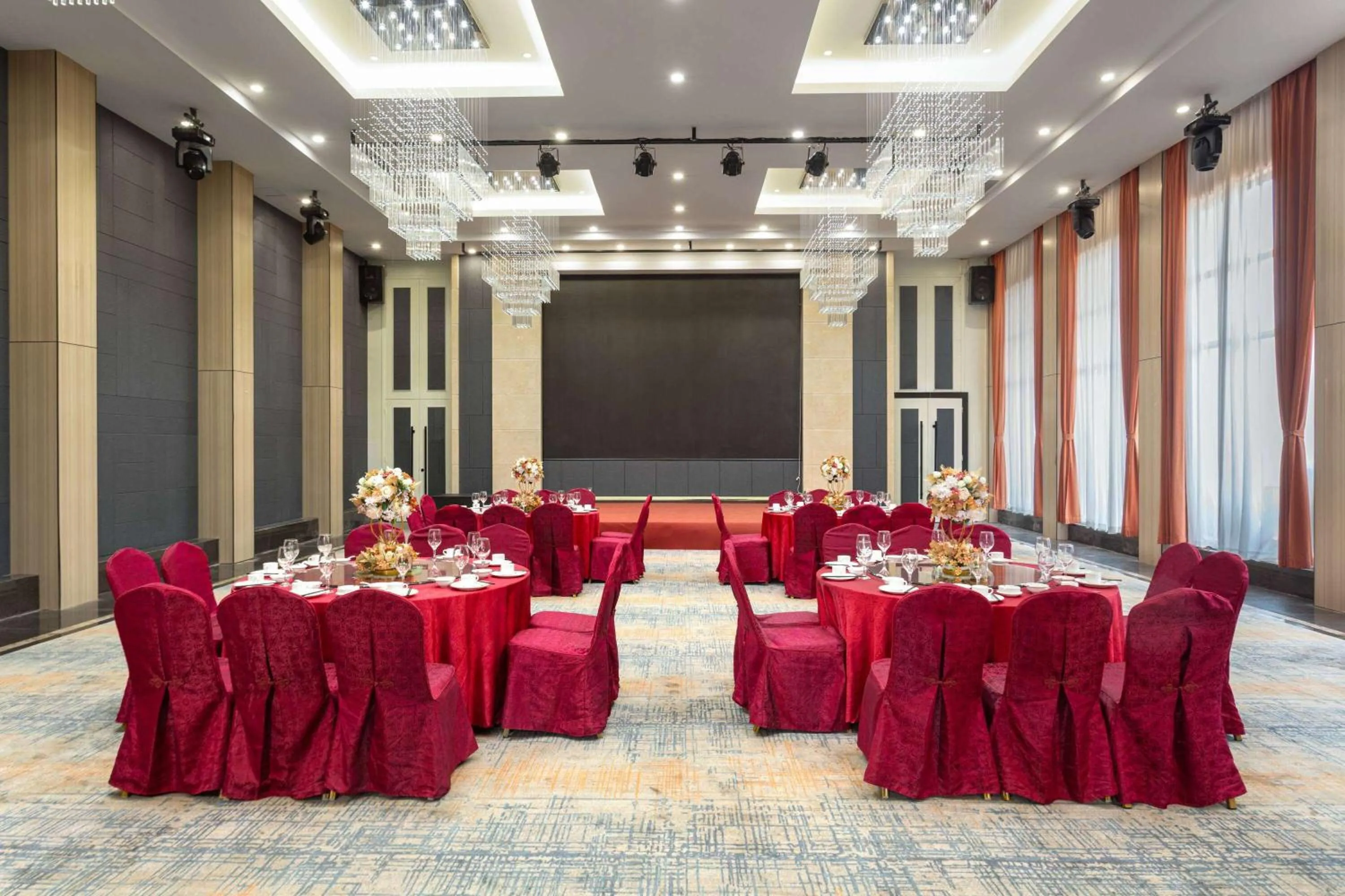 Banquet/Function facilities in La Quinta by Wyndham Qionghai Yinhai