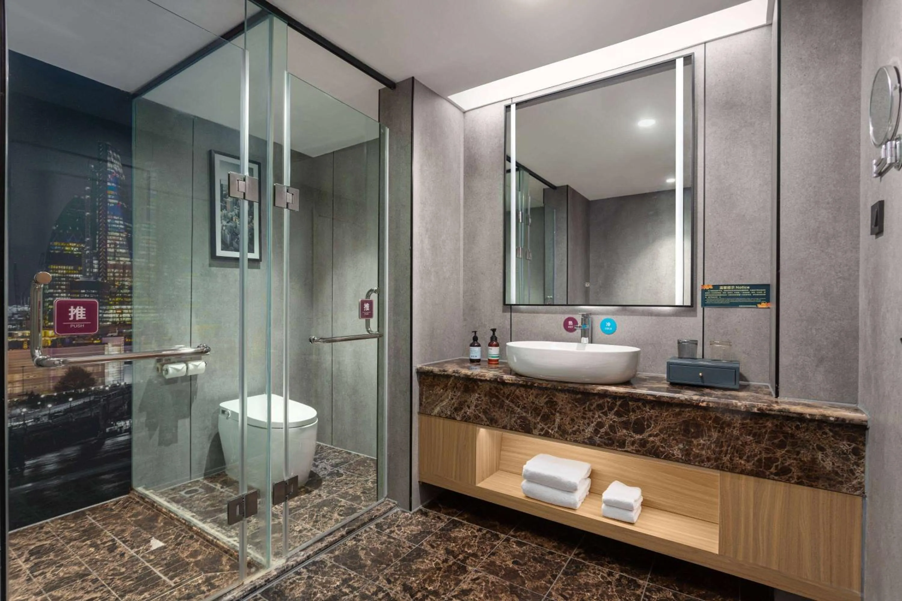 Photo of the whole room in La Quinta by Wyndham Qionghai Yinhai