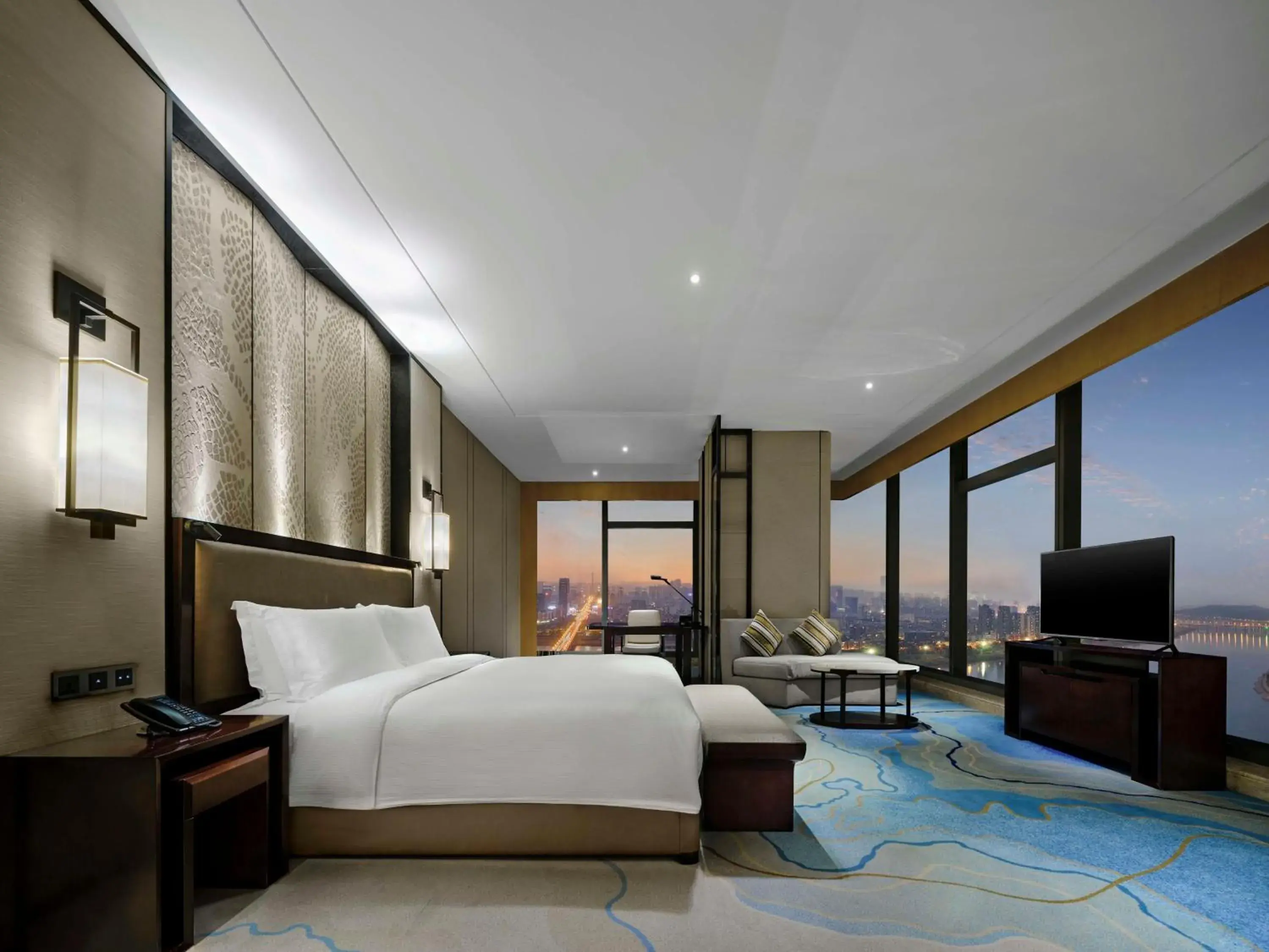 Premium King Room with Panoramic River View in Hilton Zhuzhou Premium King Room with Panoramic River View in Hilton Zhuzhou