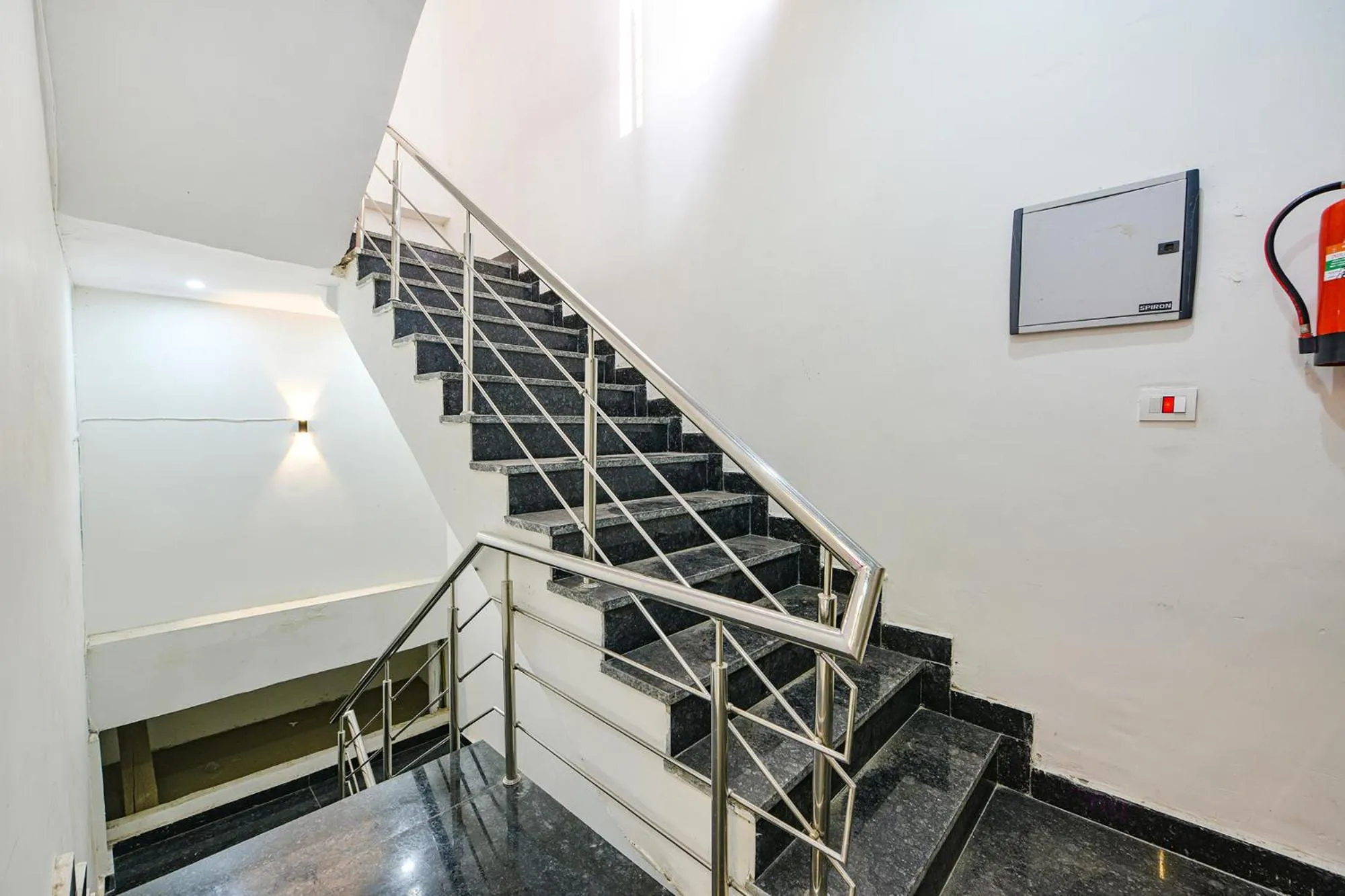 Lobby or reception in FabHotel Kavya Inn - Nr The Mall of Faridabad