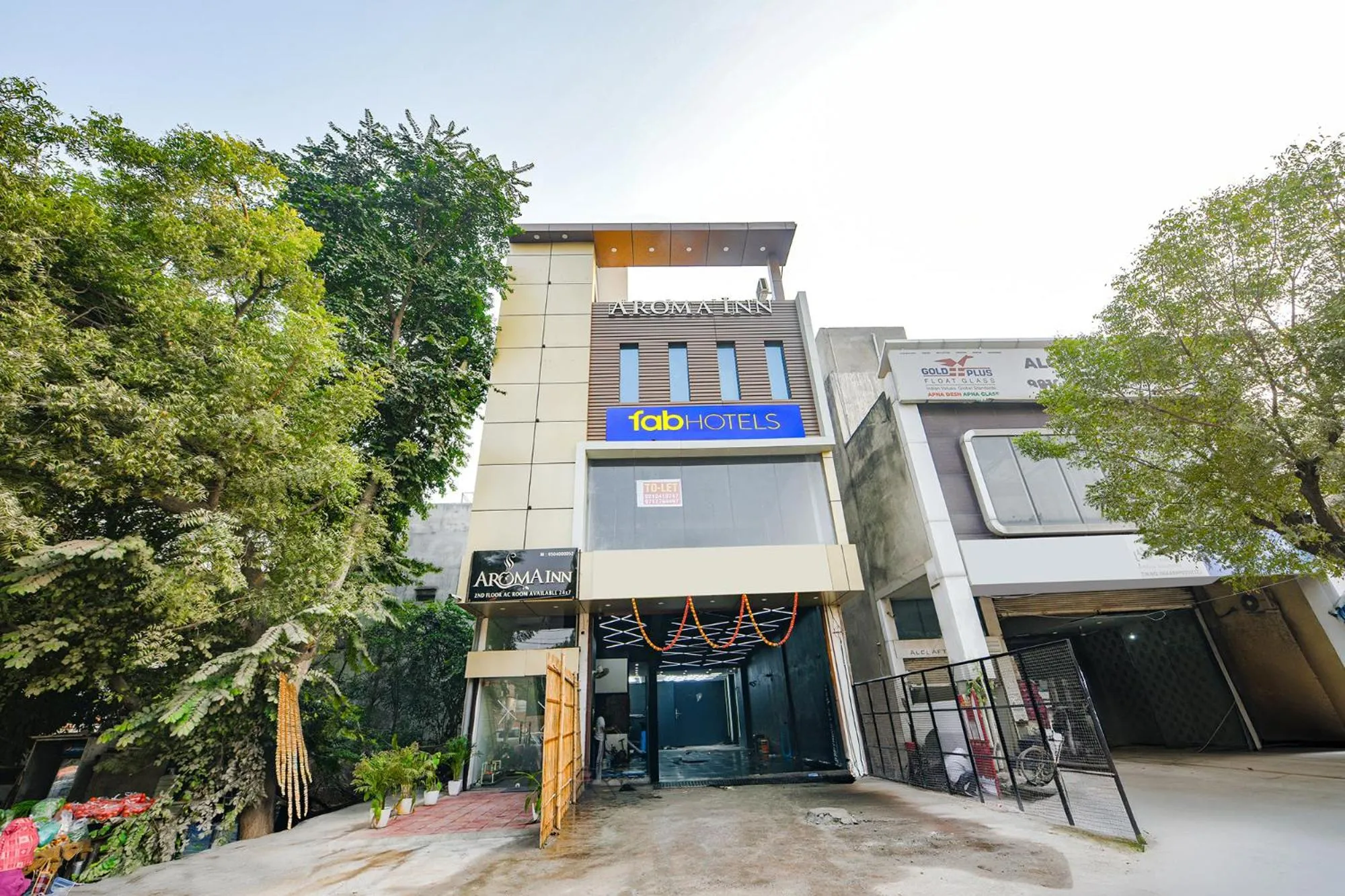 FabHotel Kavya Inn - Nr The Mall of Faridabad