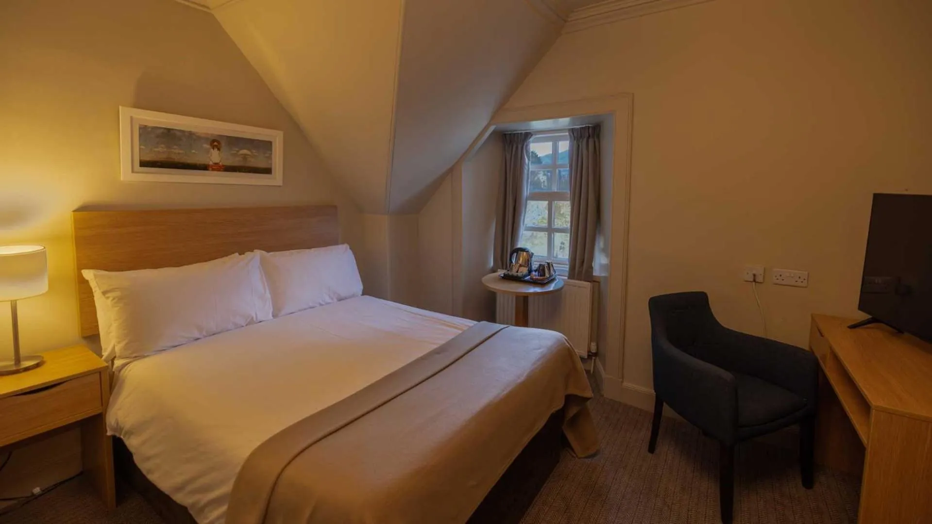 Bed in The Tarbet Hotel