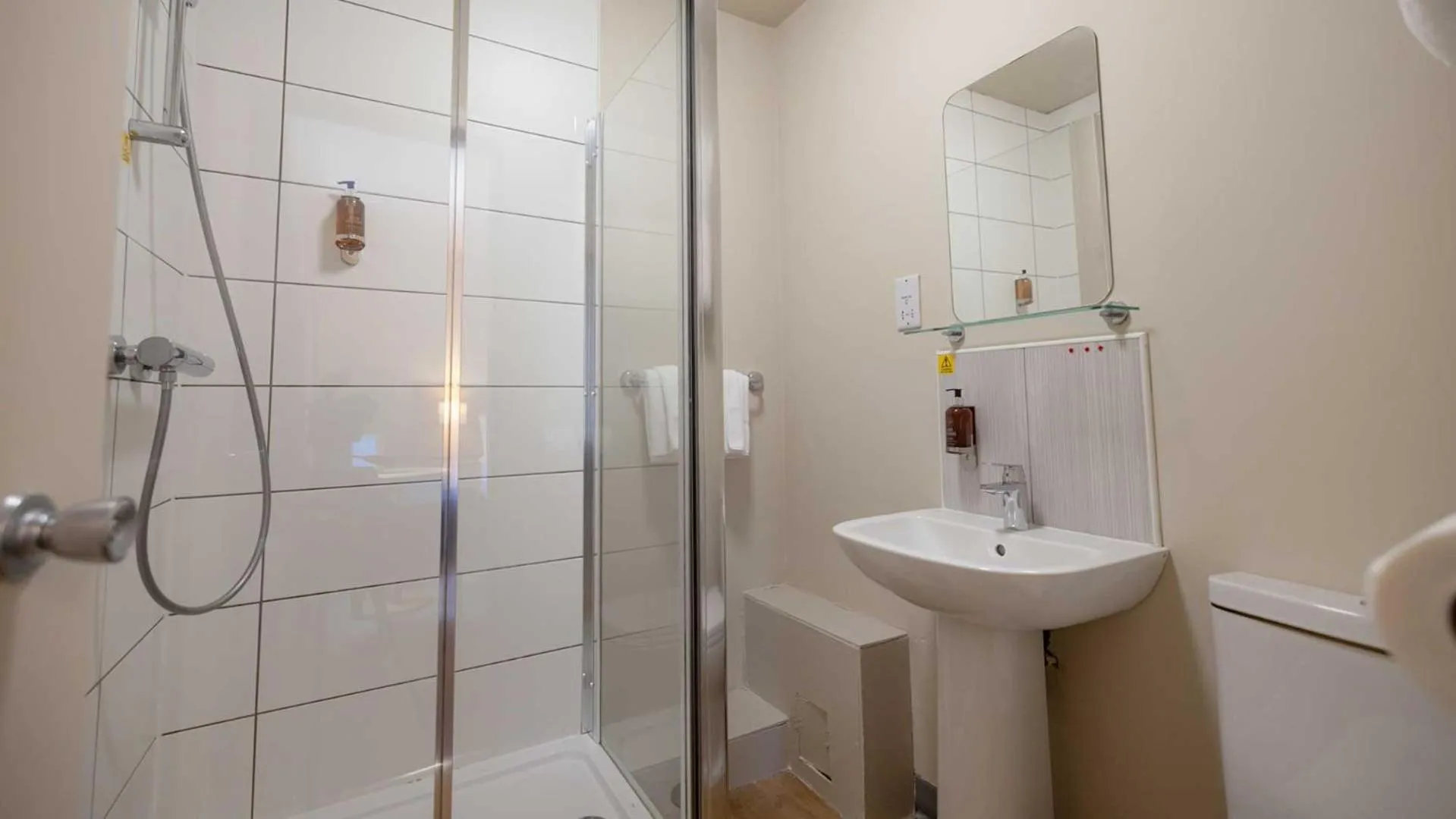 Bathroom in The Tarbet Hotel