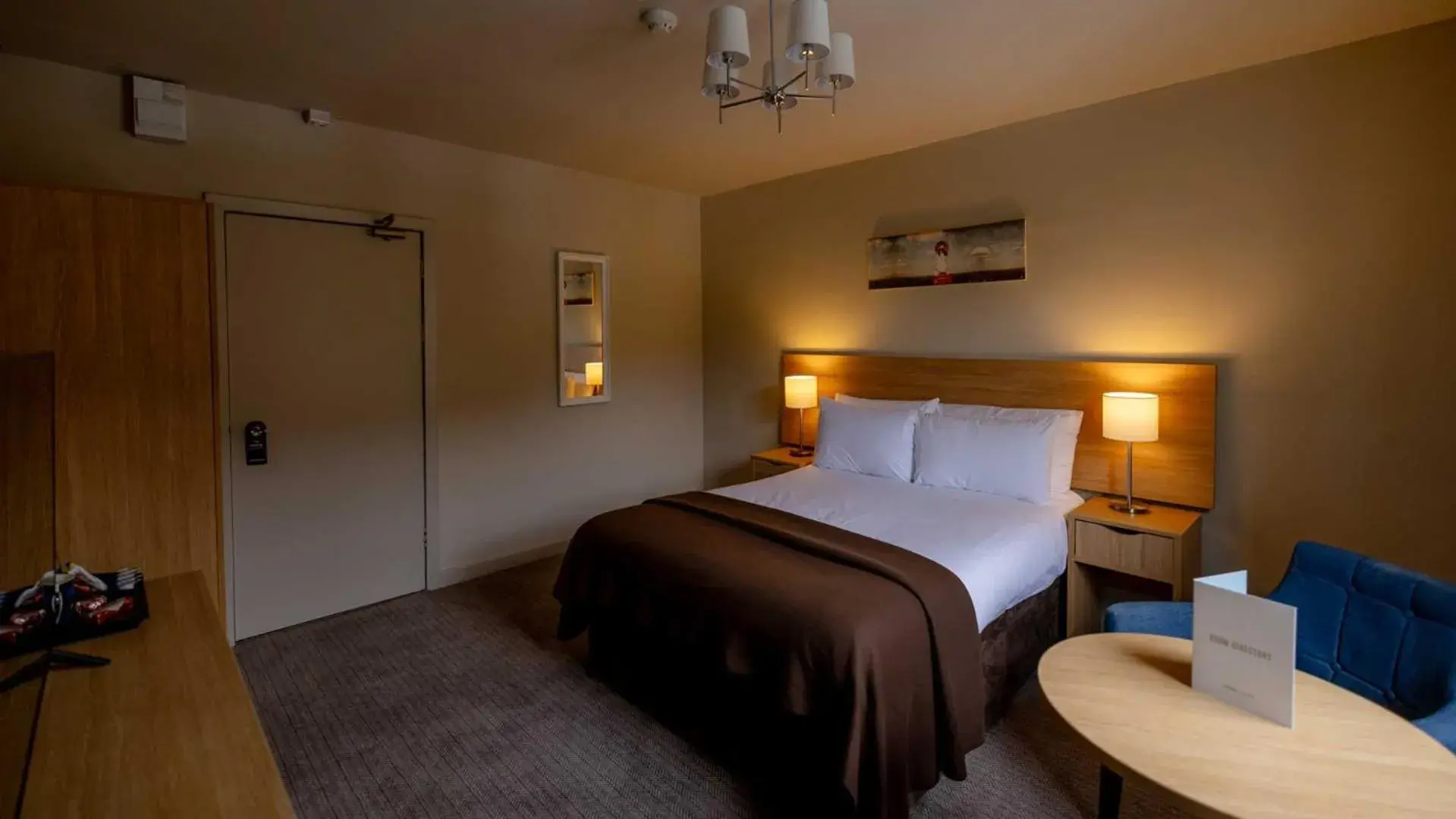 Double Room with Lake View in The Tarbet Hotel Double Room with Lake View in The Tarbet Hotel