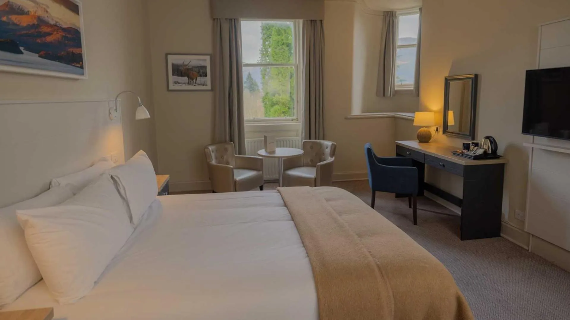 Bed in The Tarbet Hotel