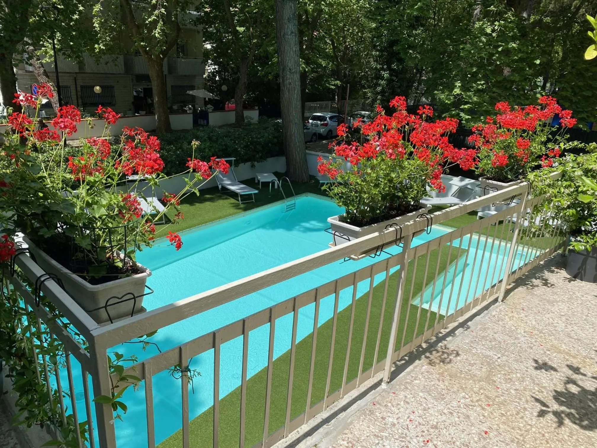 Swimming pool in Hotel Prestigio