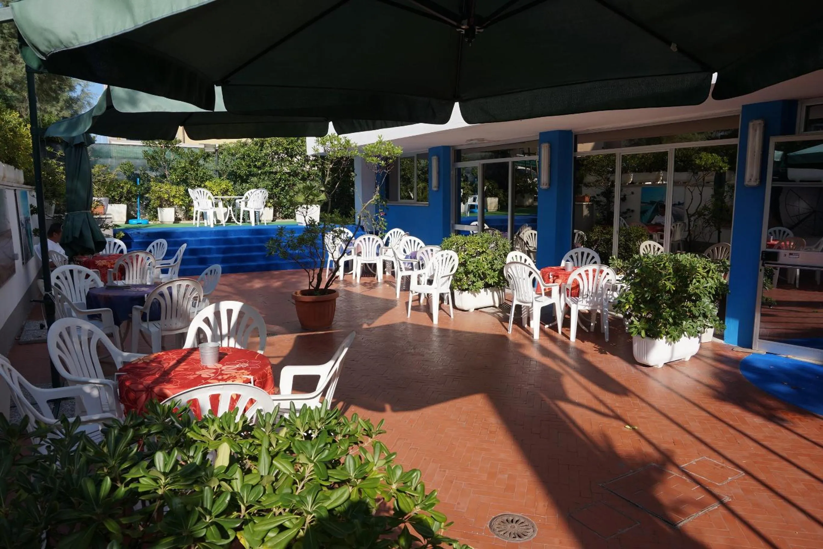 Patio in Hotel Caravan B&B