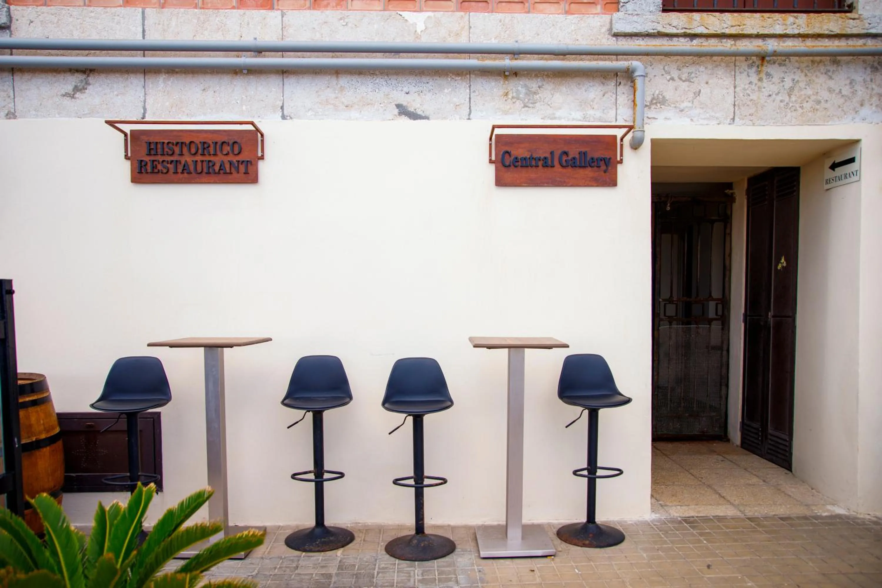 Restaurant/places to eat in Central Gallery Rooms- Palazzo D'Ali' Staiti XIX