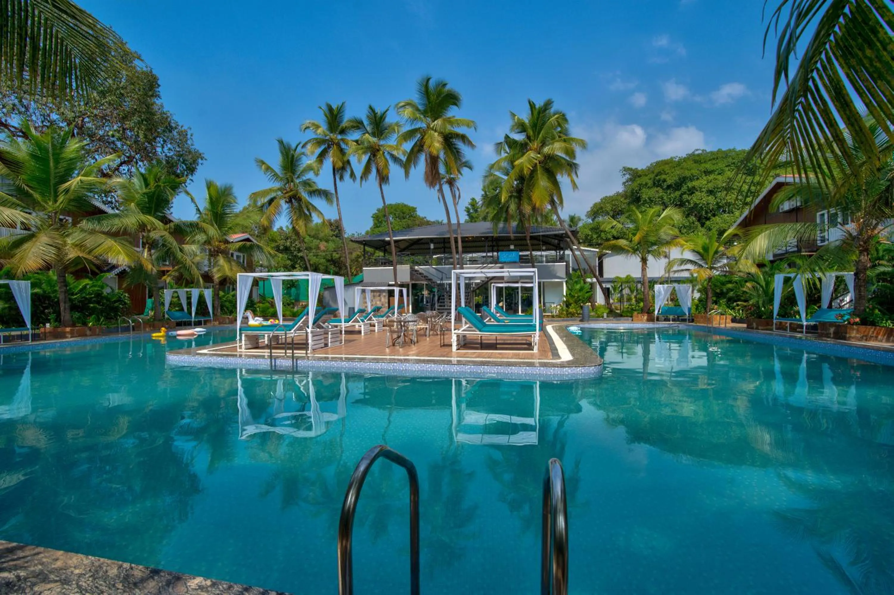 Swimming pool in Raya Resorts