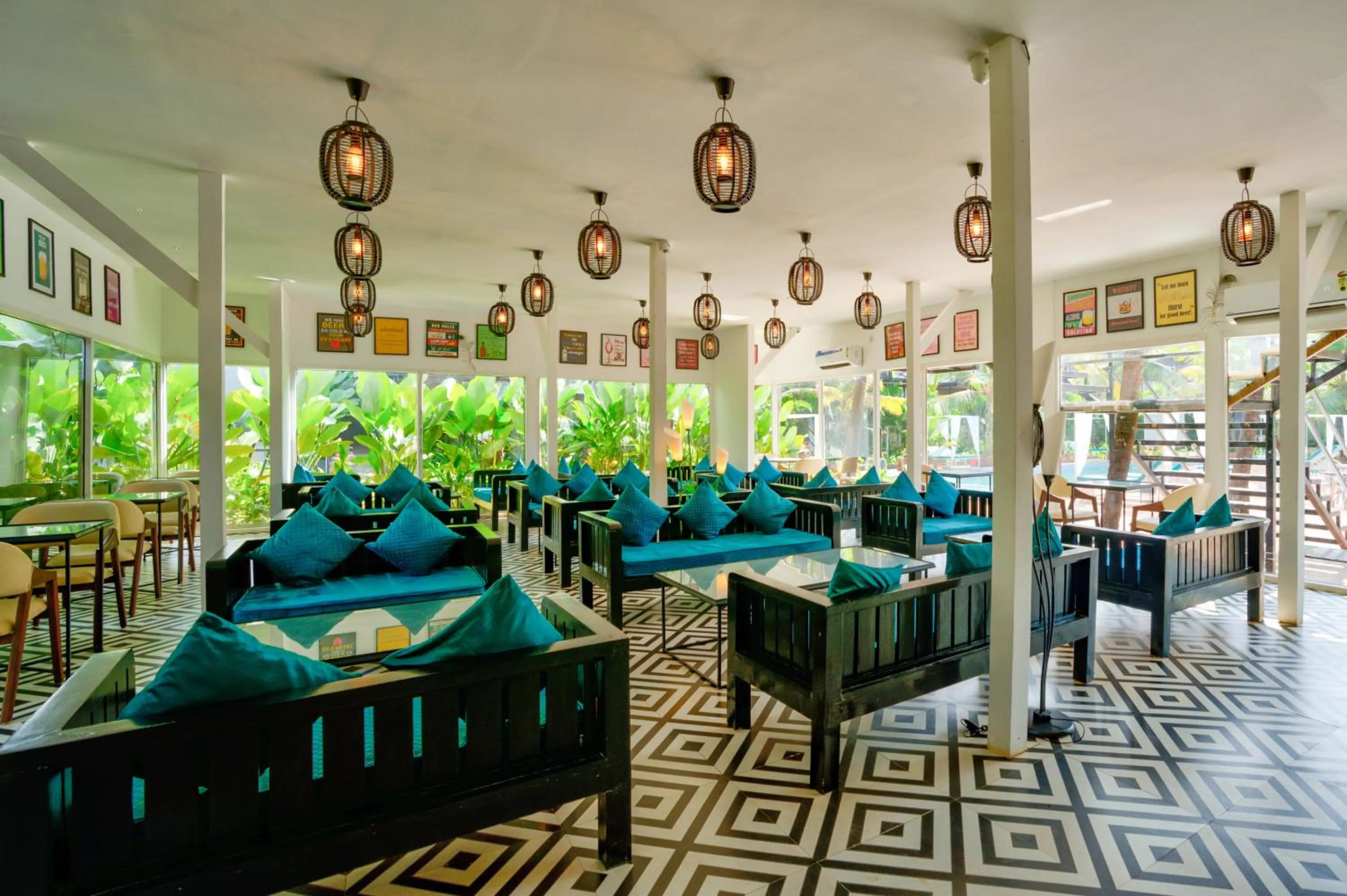 Lounge or bar in Raya Resorts