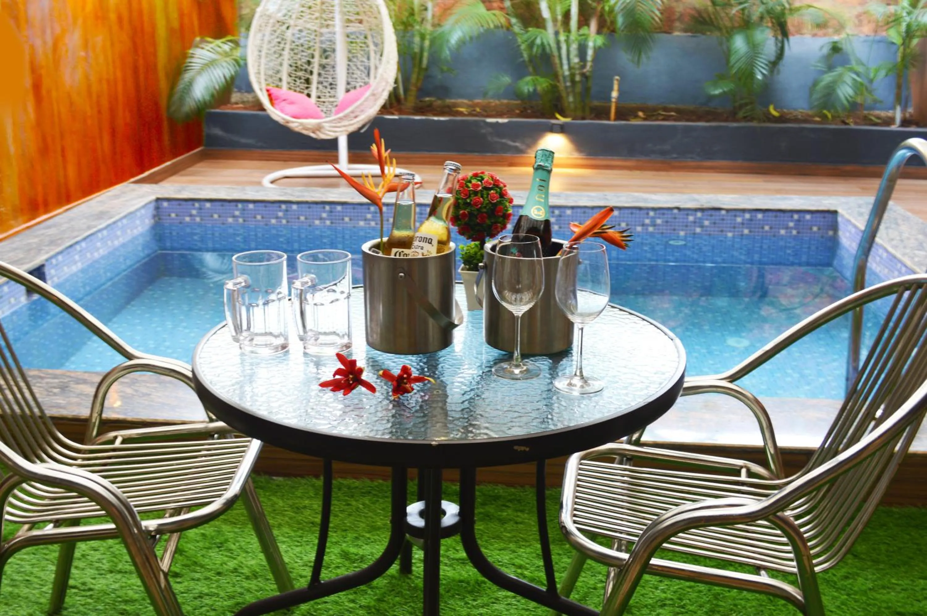 Food and drinks in Raya Resorts