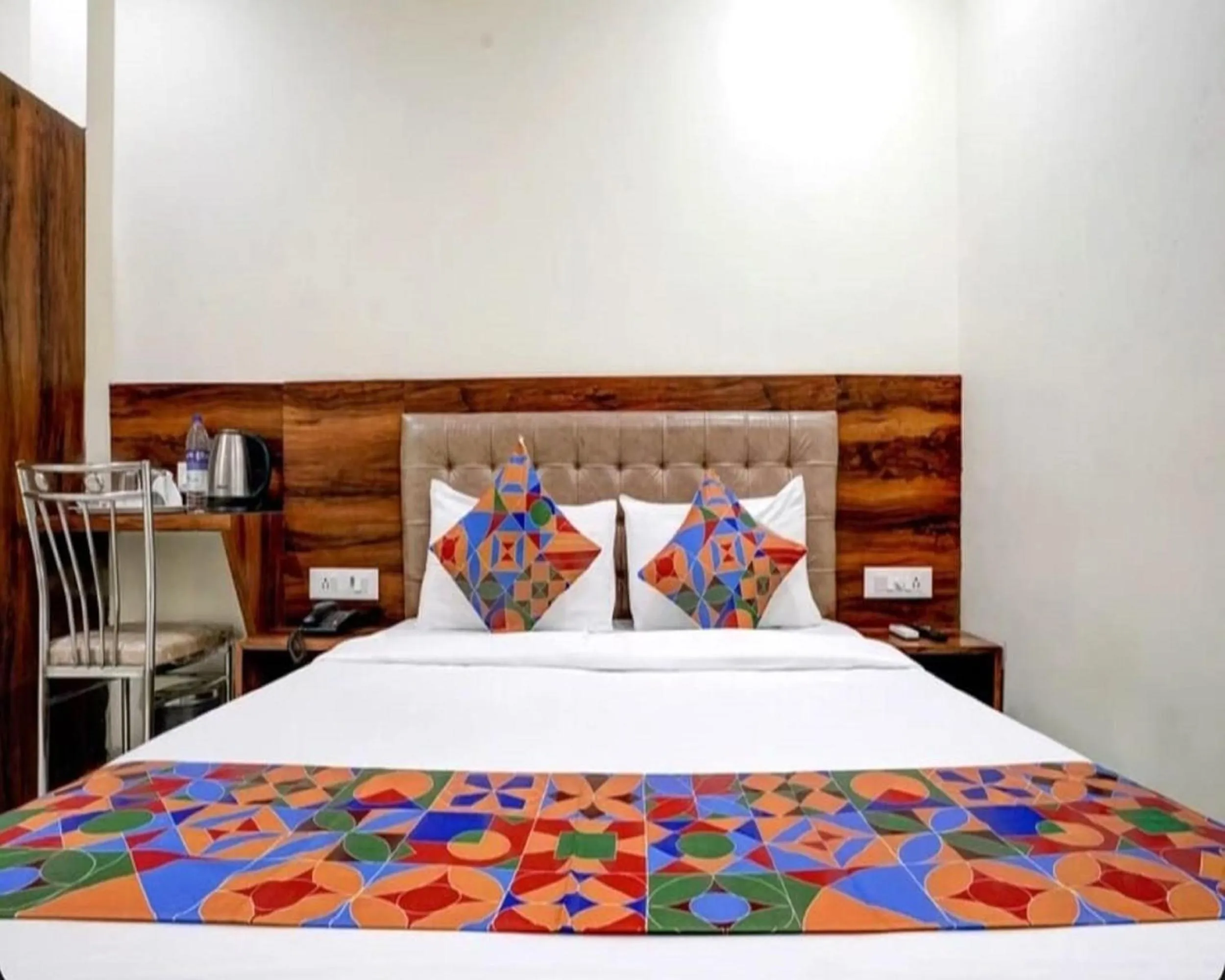 Bed in Hotel Golden Sands Inn Aslpha