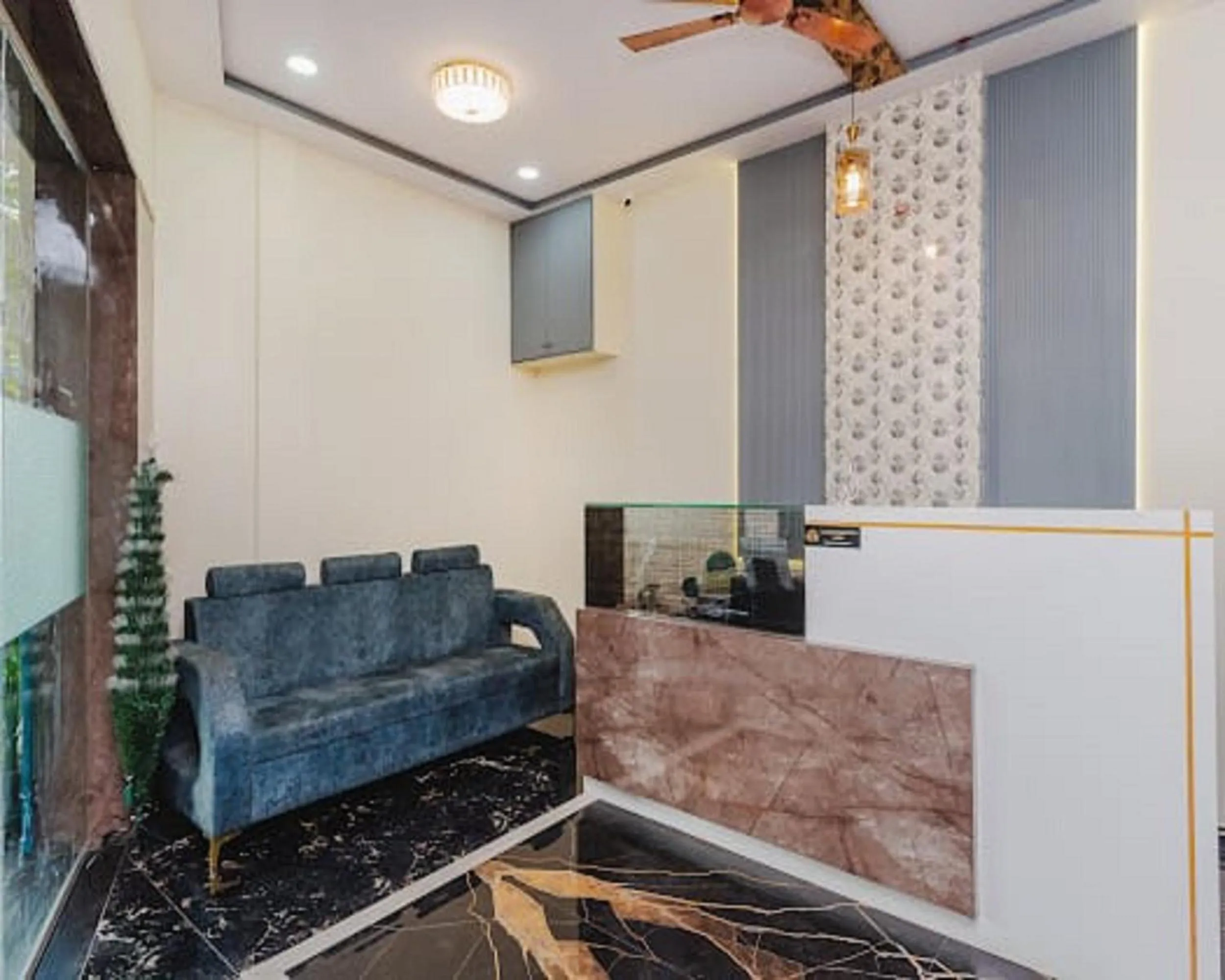 Lobby or reception in Hotel Golden Sands Inn Aslpha