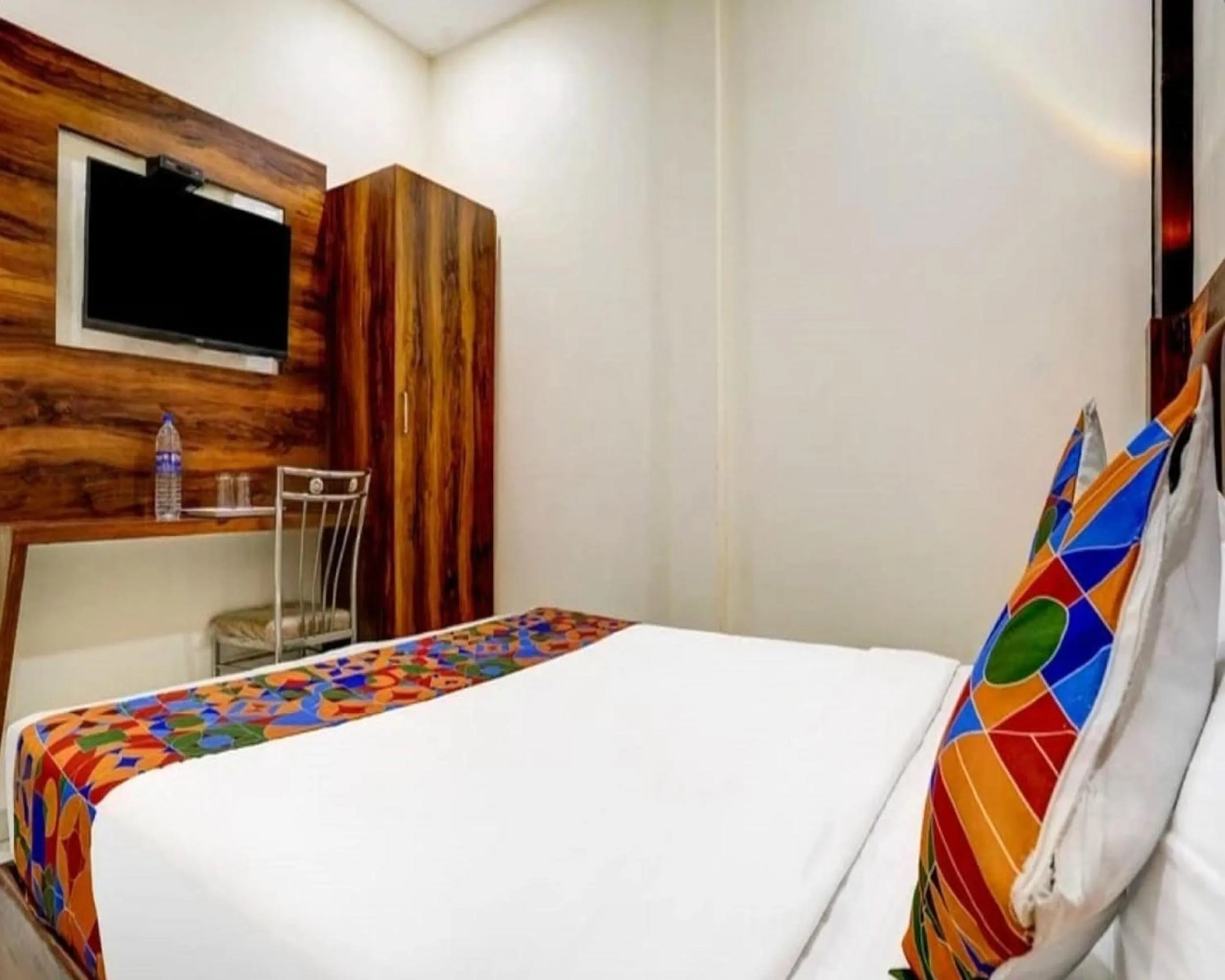 Bed in Hotel Golden Sands Inn Aslpha