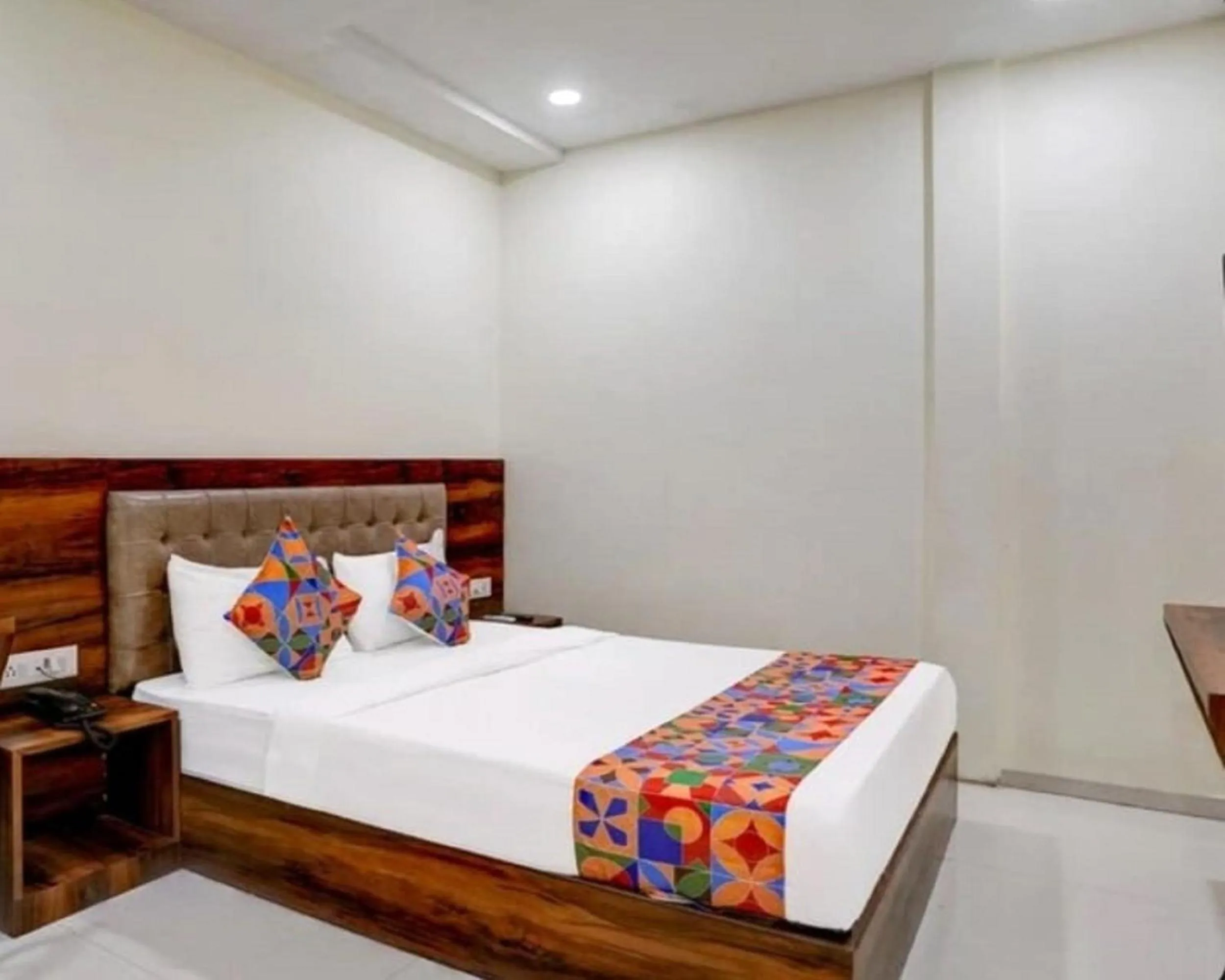 Bed in Hotel Golden Sands Inn Aslpha