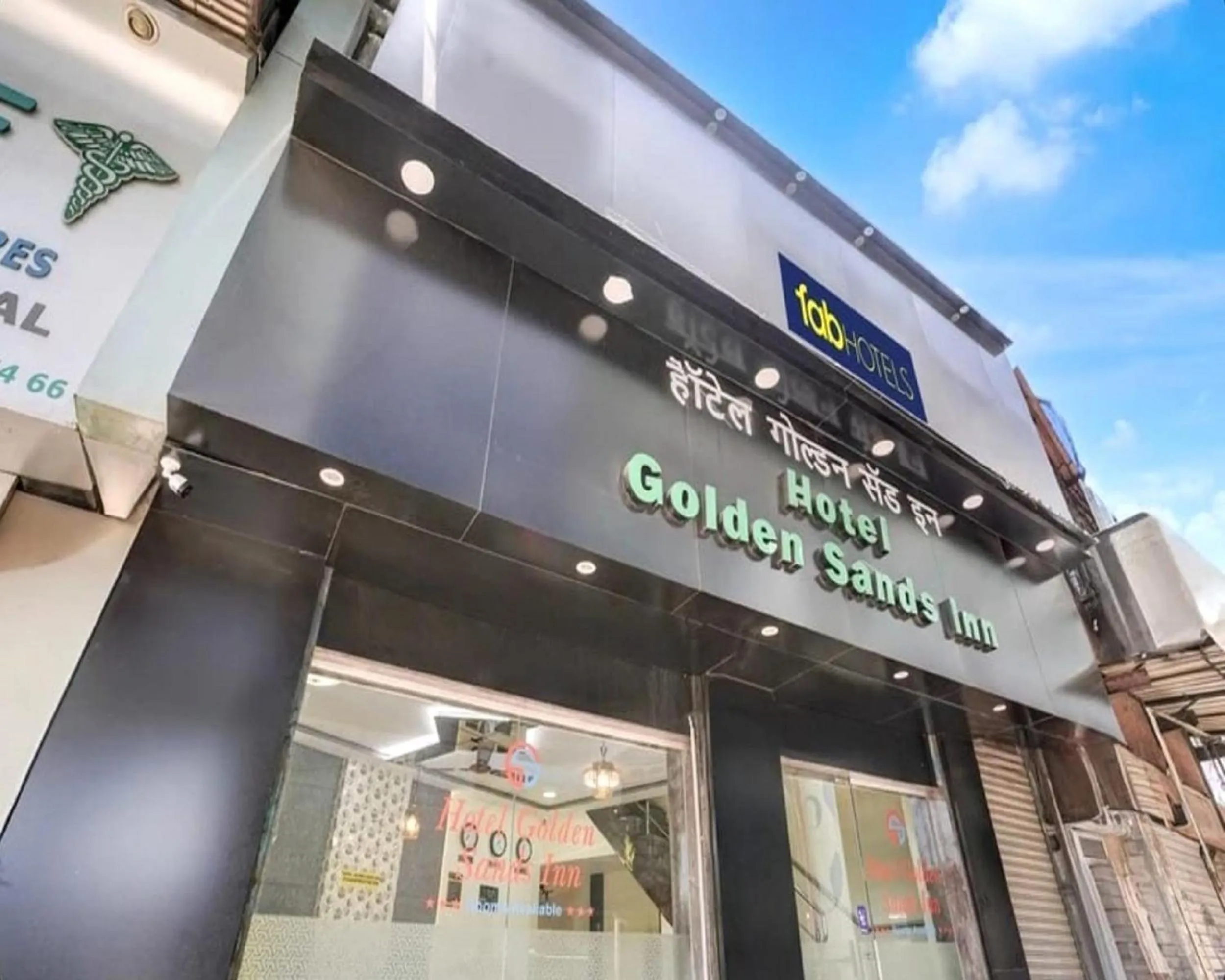 Property building in Hotel Golden Sands Inn Aslpha