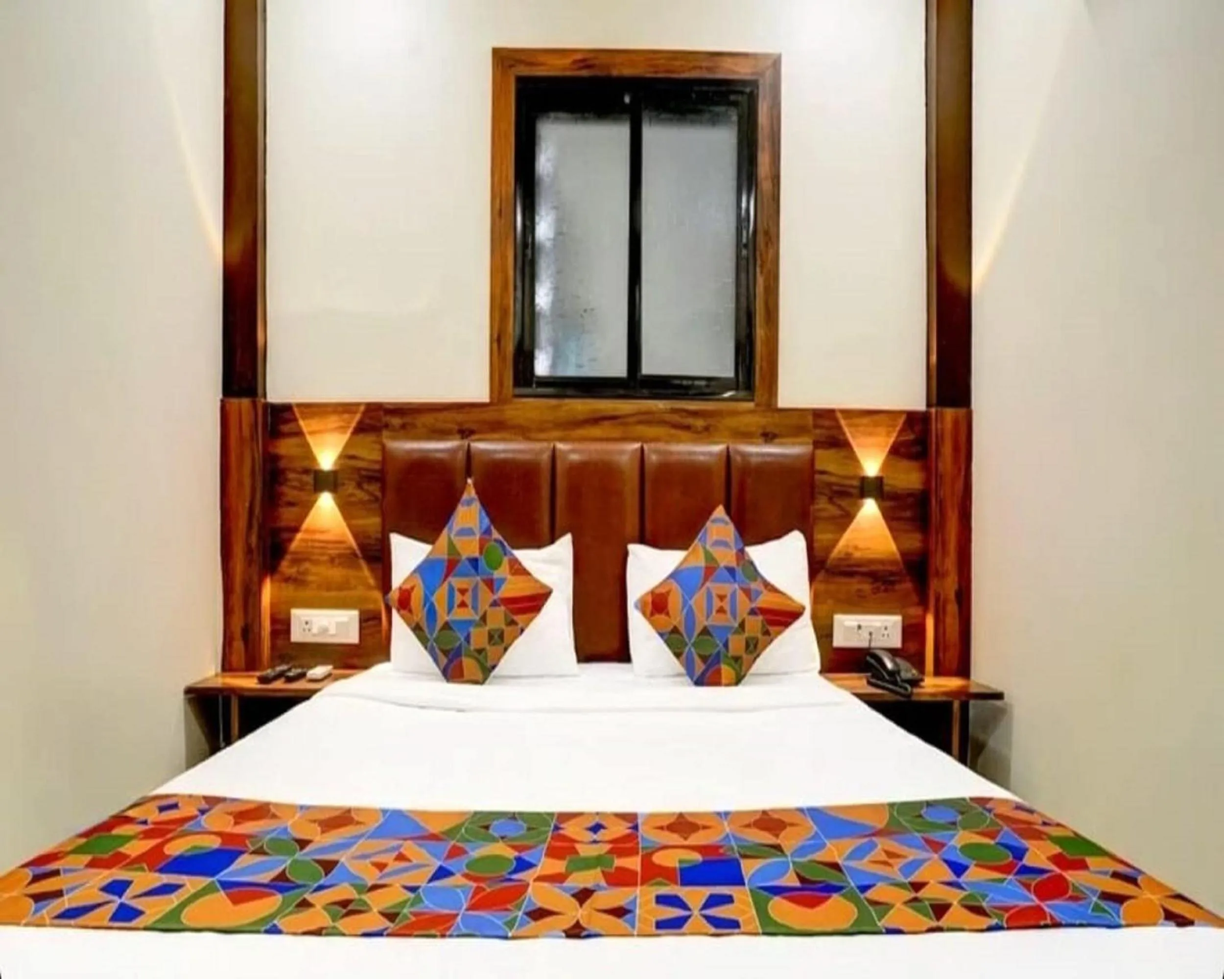 Bed in Hotel Golden Sands Inn Aslpha