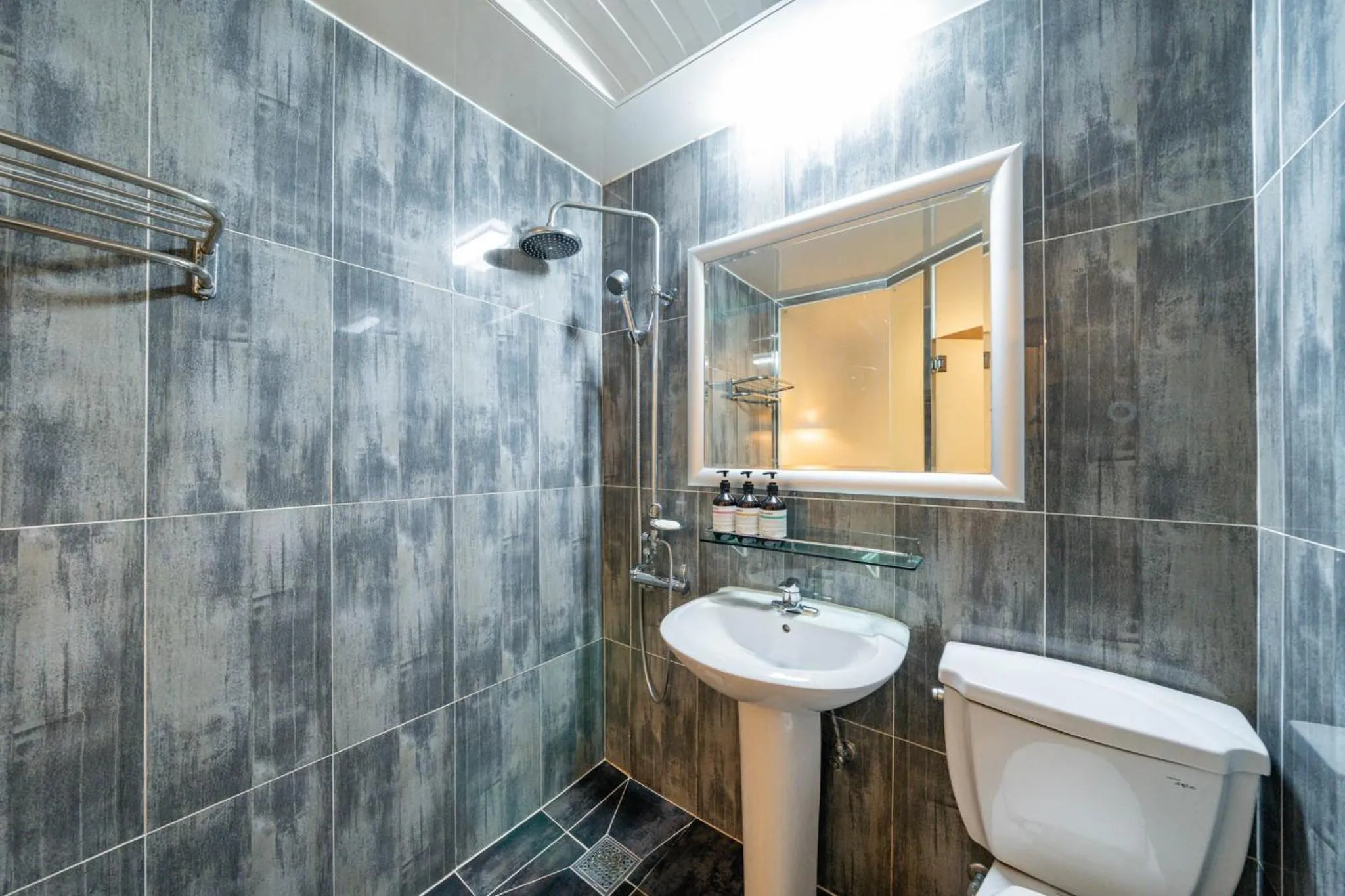 Shower in Hotel Atti