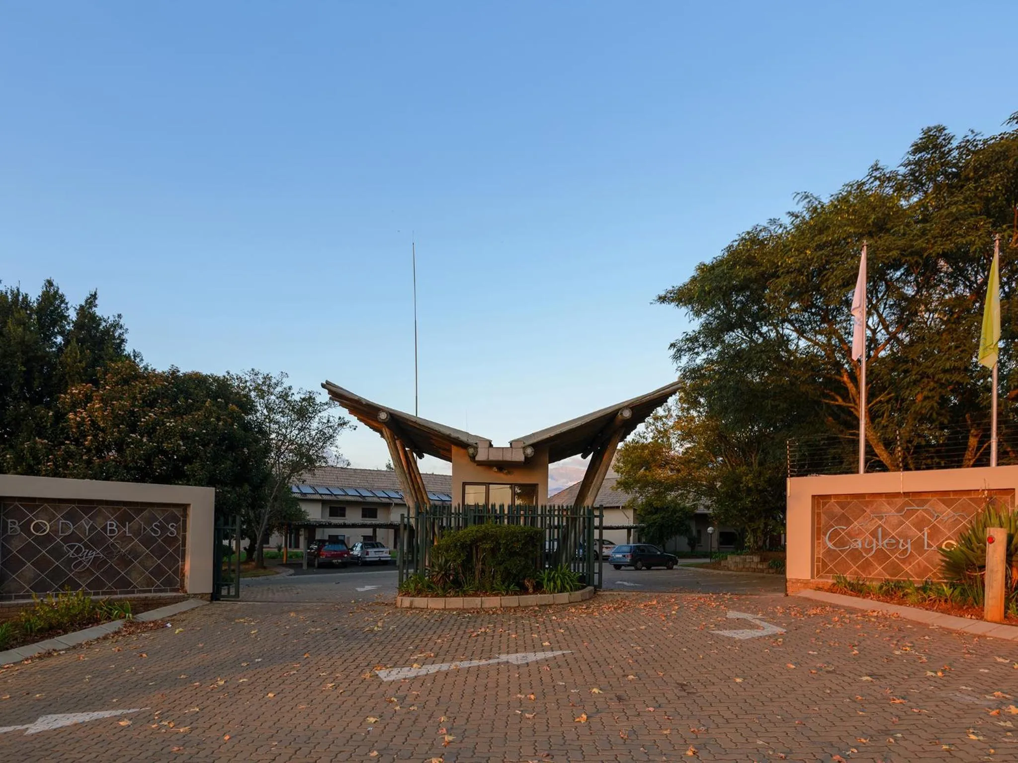 Facade/entrance in Cayley Mountain Resort
