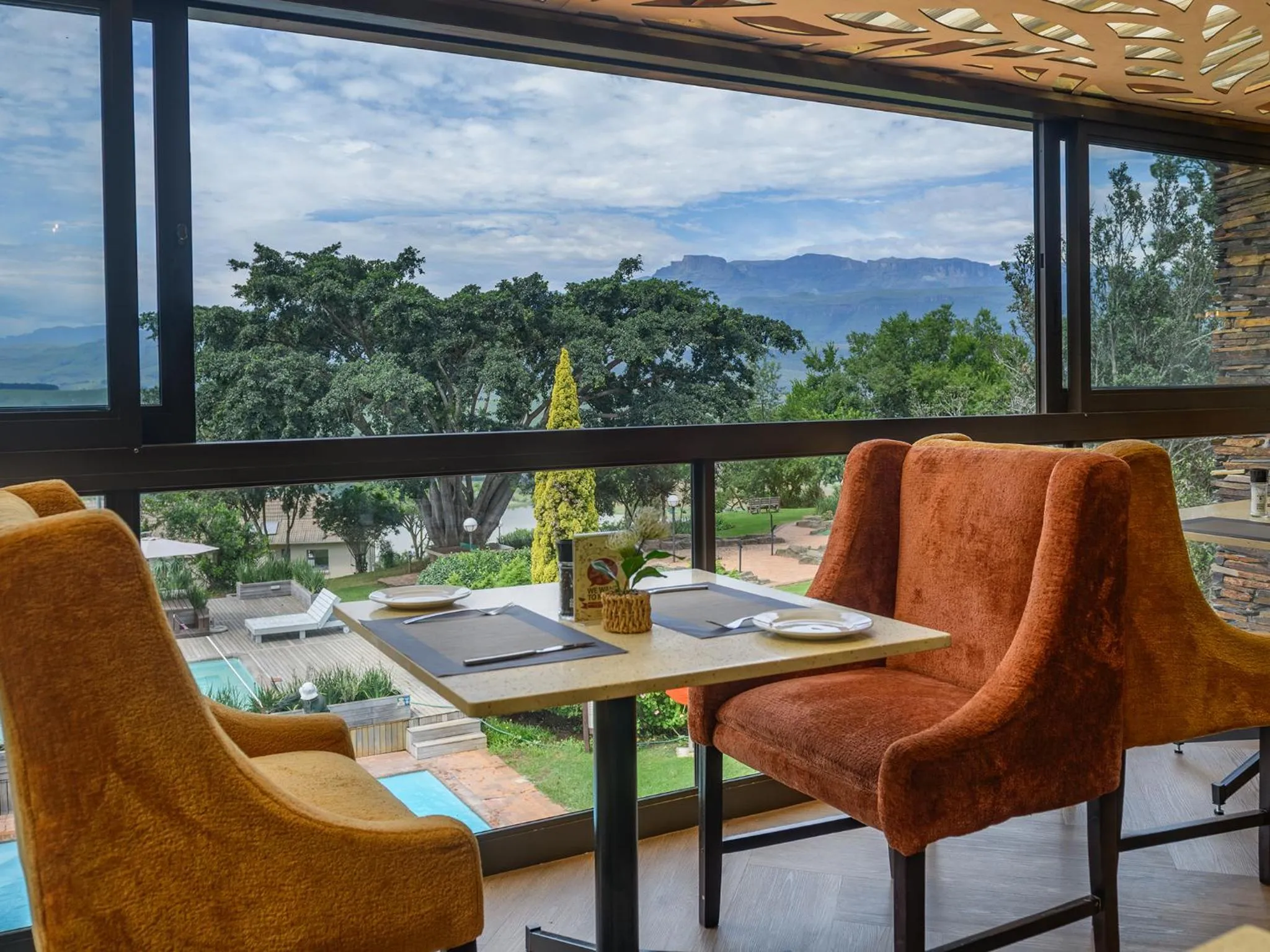 Restaurant/places to eat in Cayley Mountain Resort