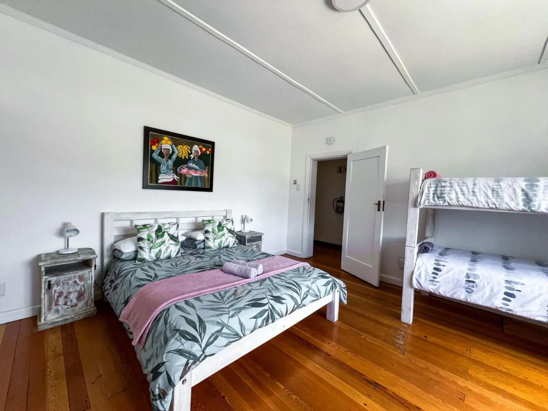 Family Room with Shared Communal Bathrooms in Hermanus Backpackers & Budget Accommodation Family Room with Shared Communal Bathrooms in Hermanus Backpackers & Budget Accommodation