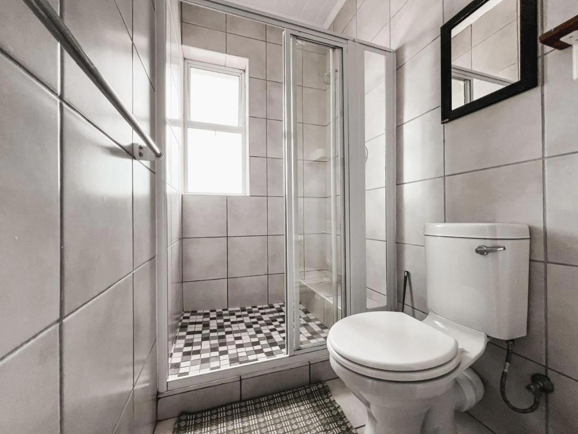 Bathroom in Hermanus Backpackers & Budget Accommodation