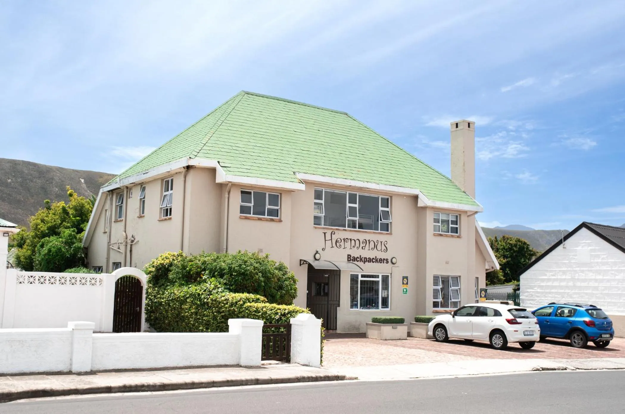 Property building in Hermanus Backpackers & Budget Accommodation