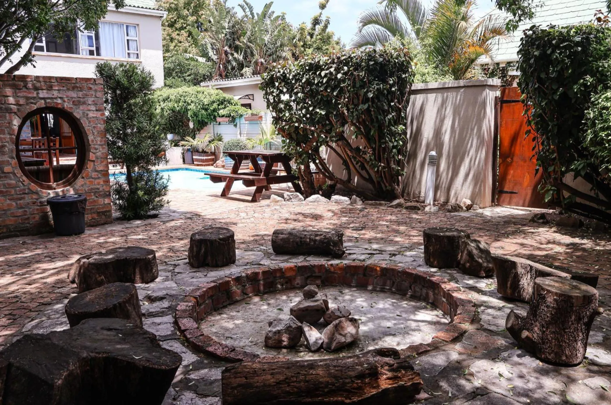 BBQ facilities in Hermanus Backpackers & Budget Accommodation
