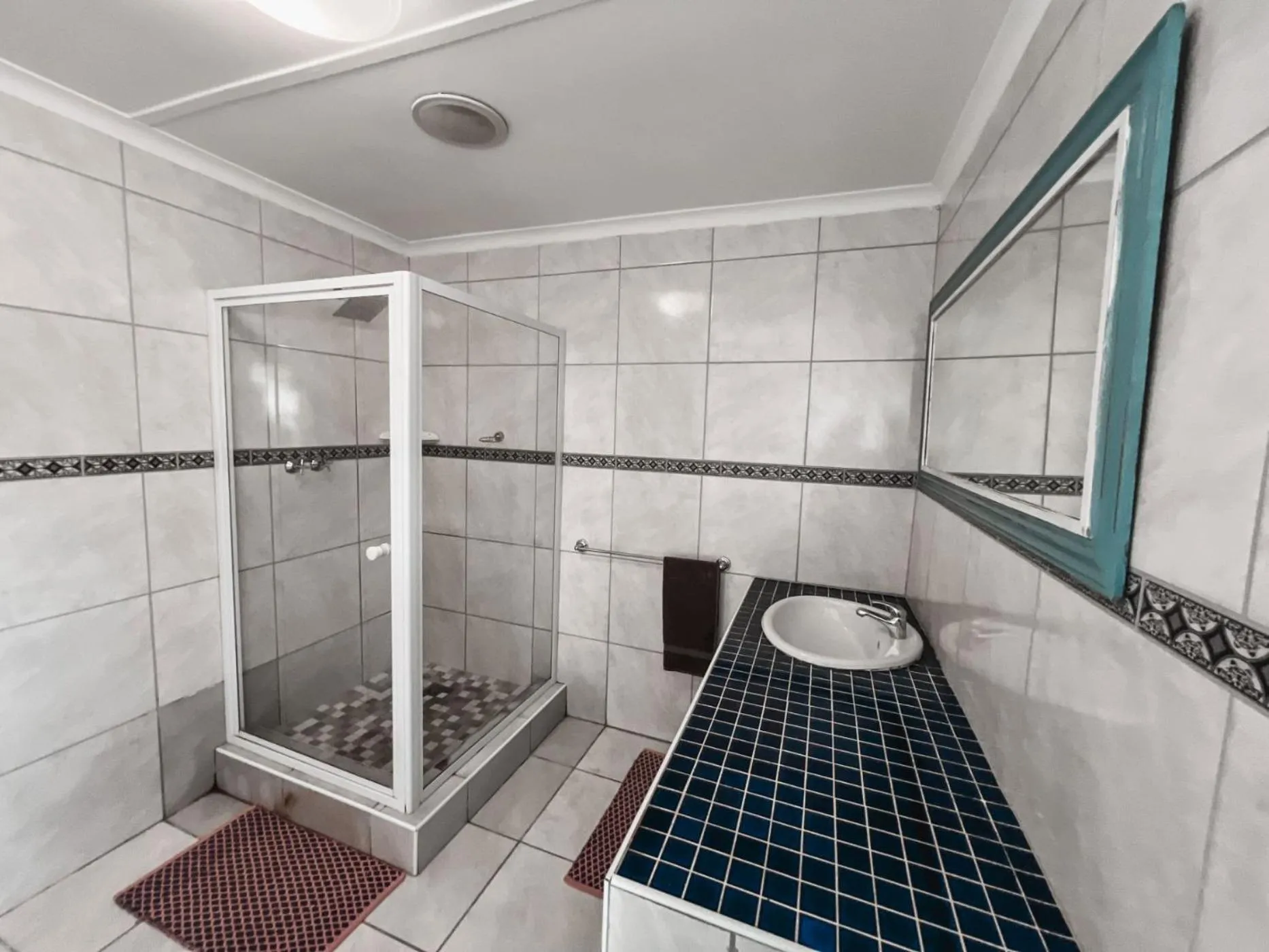 Bathroom in Hermanus Backpackers & Budget Accommodation