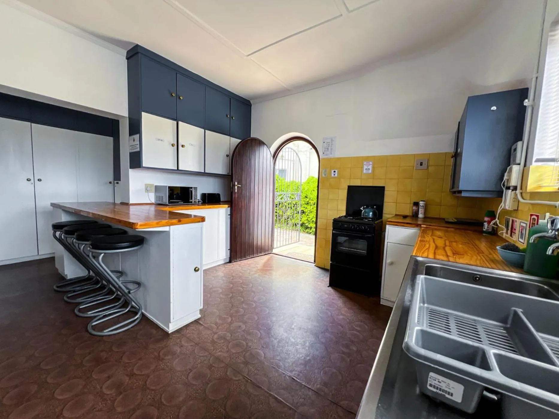 Property building in Hermanus Backpackers & Budget Accommodation