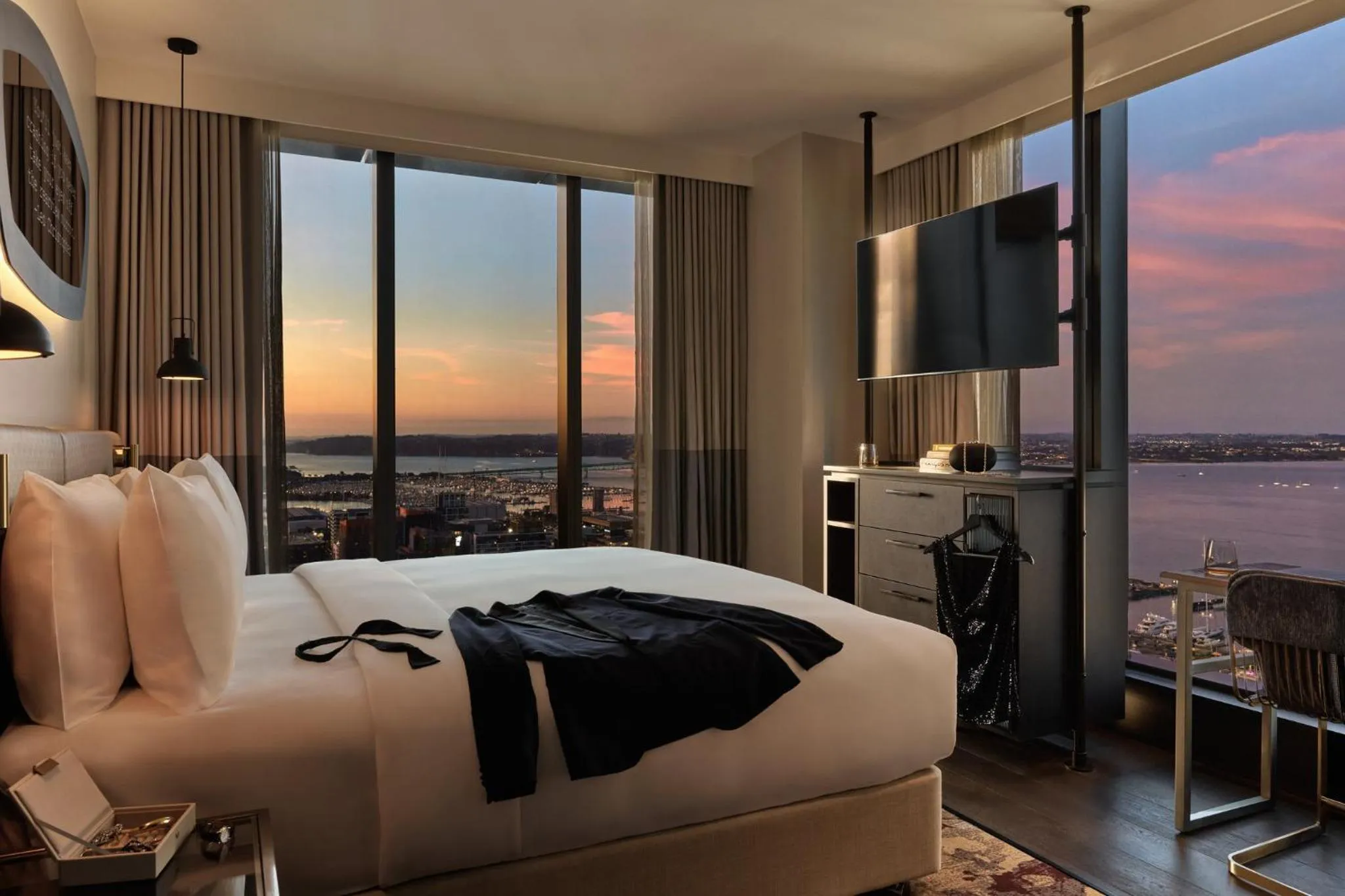 Property building, Bed in Hotel Indigo Auckland by IHG