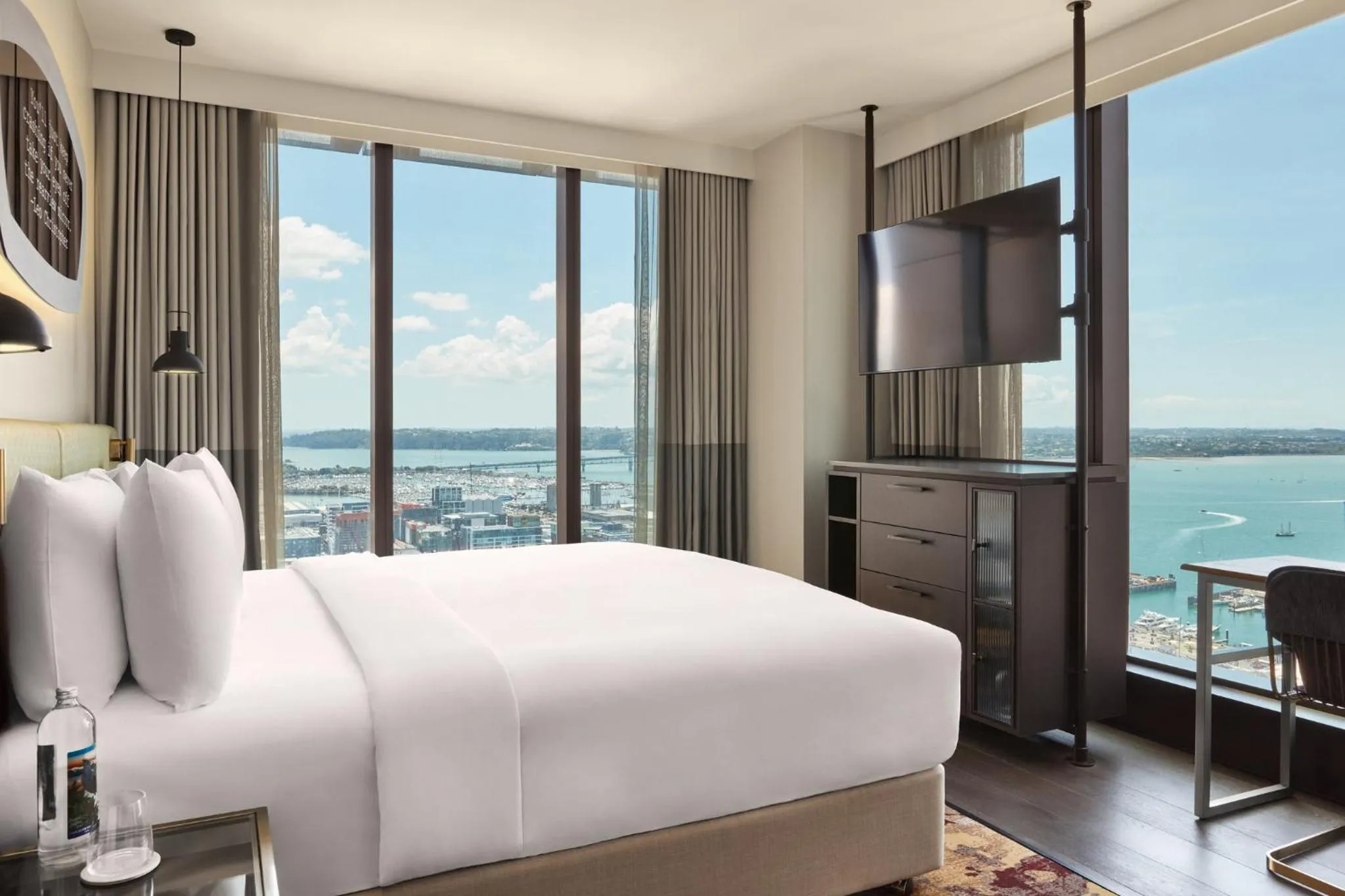 Photo of the whole room, Bed in Hotel Indigo Auckland by IHG