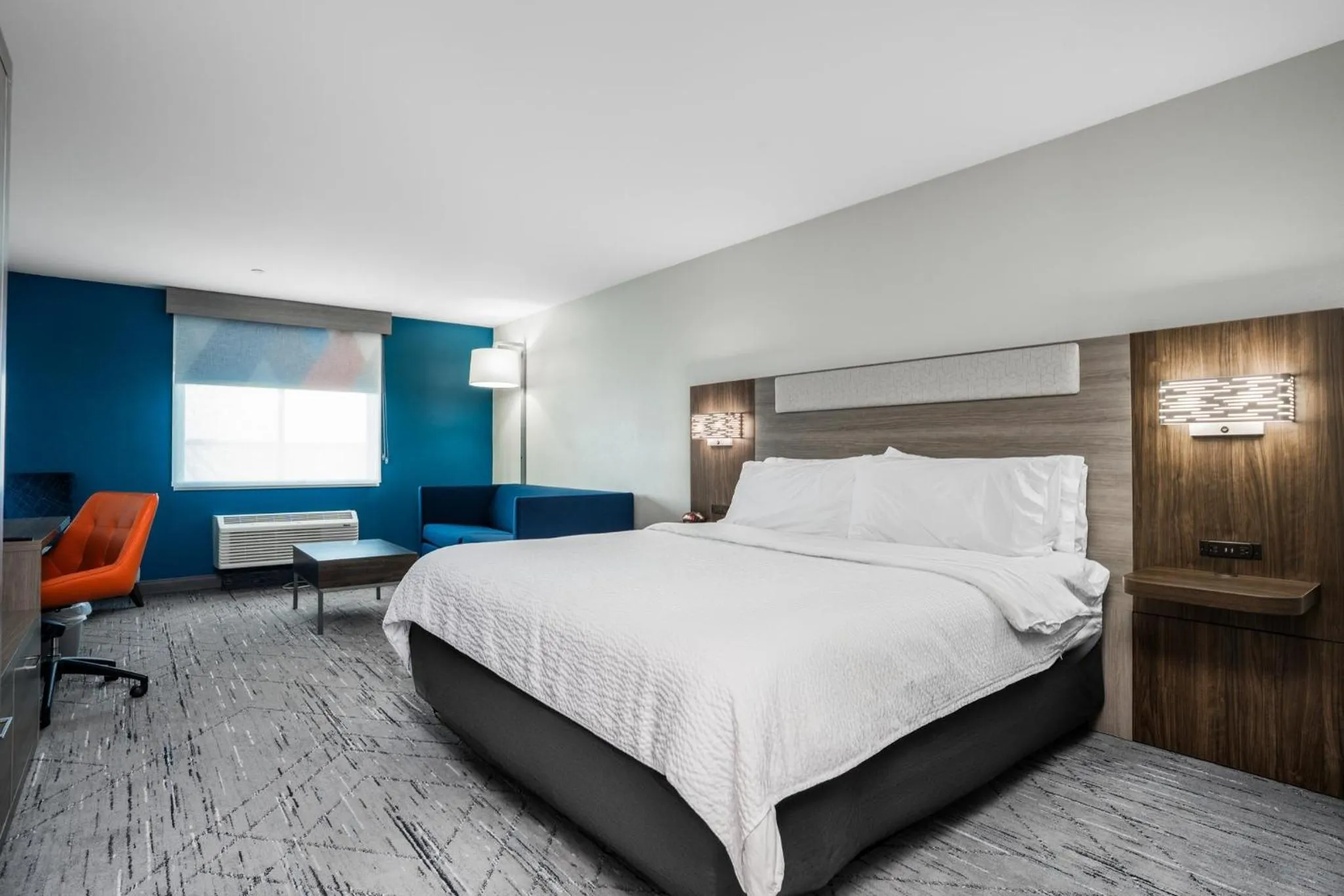 Photo of the whole room, Bed in Holiday Inn Express & Suites Cedar Rapids NE - Marion by IHG