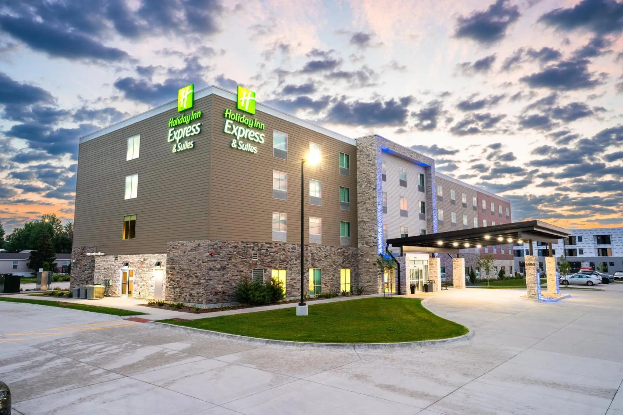 Property building in Holiday Inn Express & Suites Cedar Rapids NE - Marion by IHG