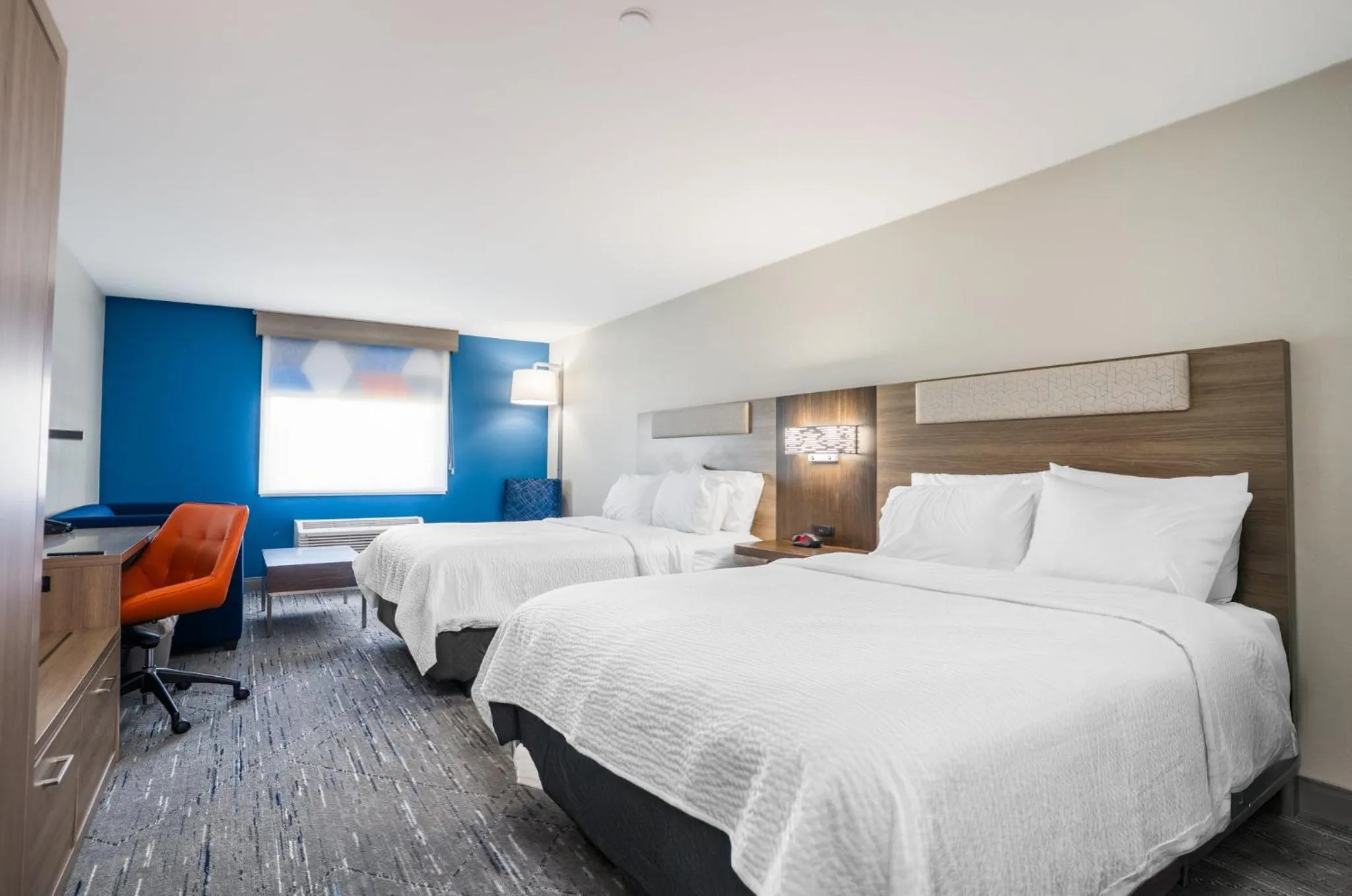 Photo of the whole room, Bed in Holiday Inn Express & Suites Cedar Rapids NE - Marion by IHG