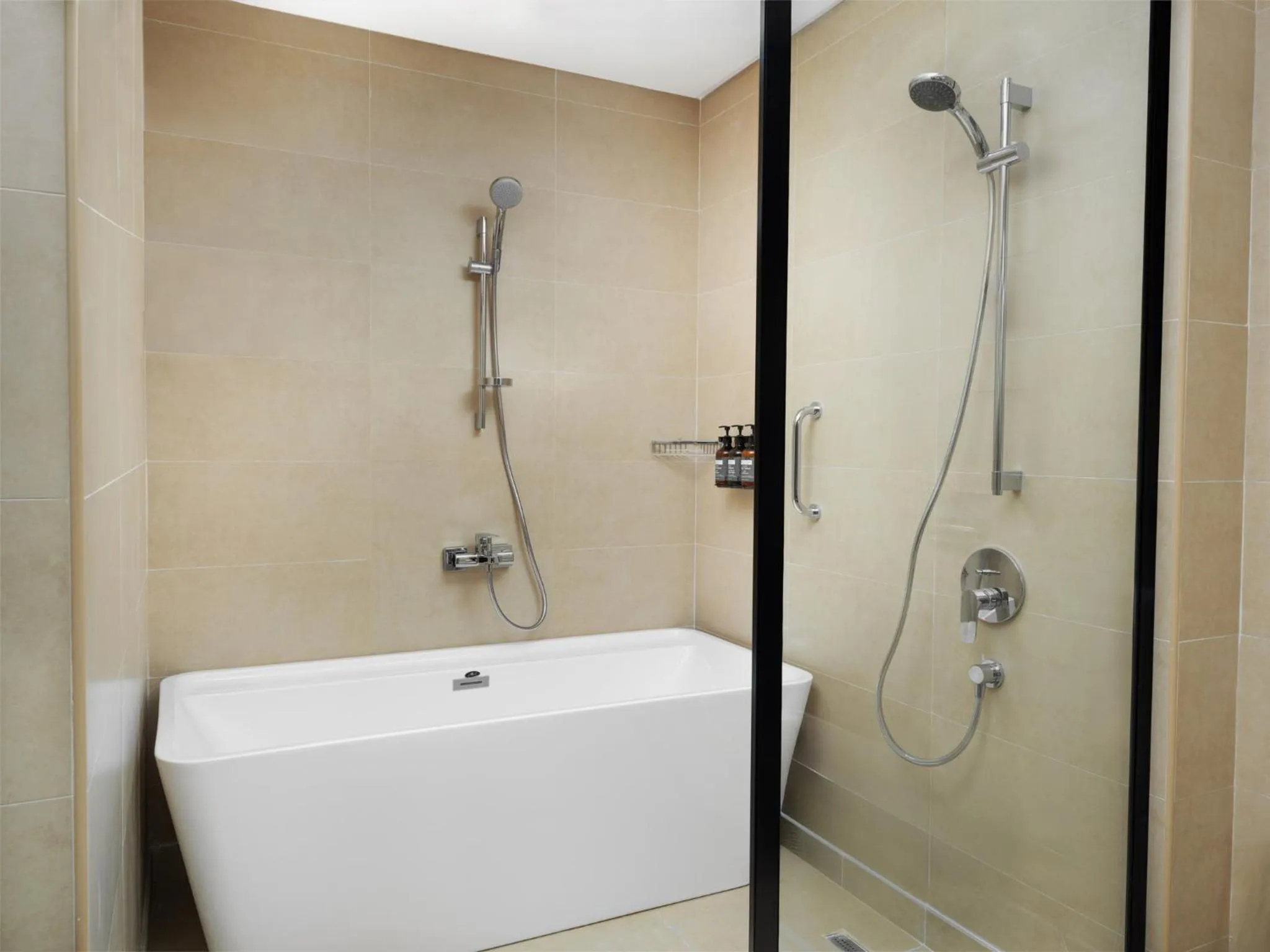 Photo of the whole room in voco Jeddah Gate by IHG