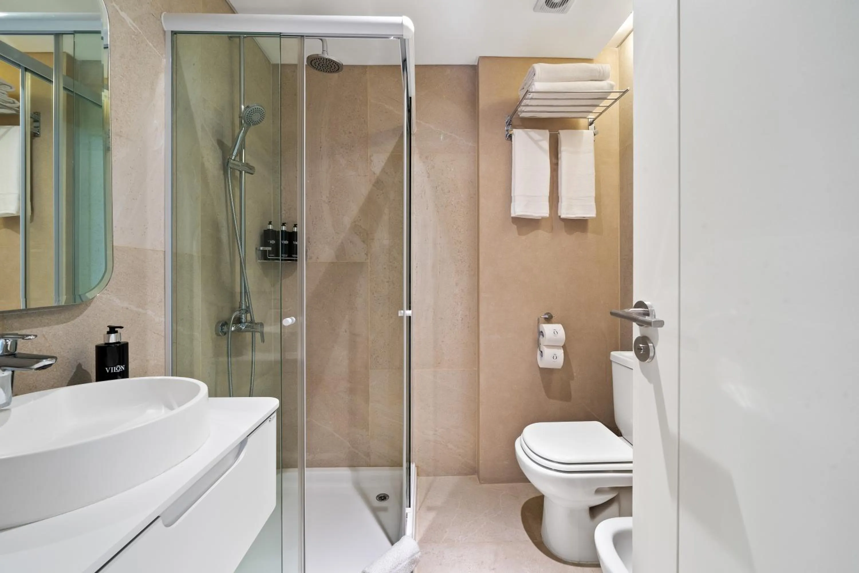 Bathroom in Vilon Recoleta Hotel